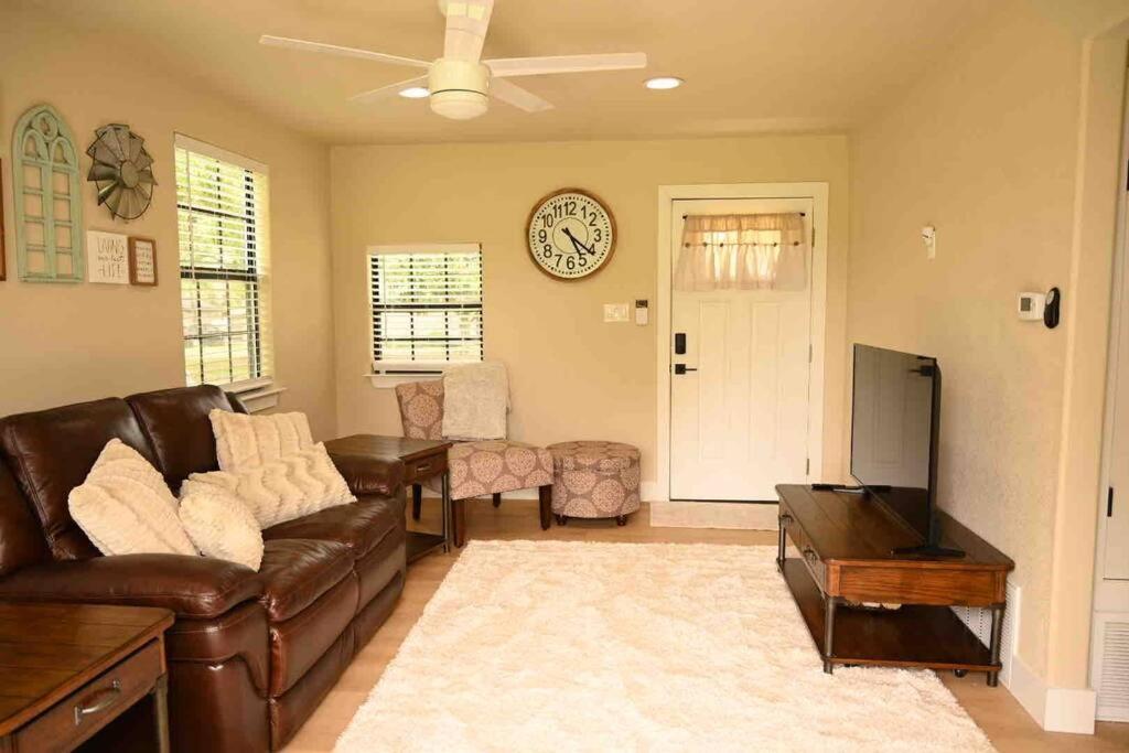 One-Bedroom House photo 1