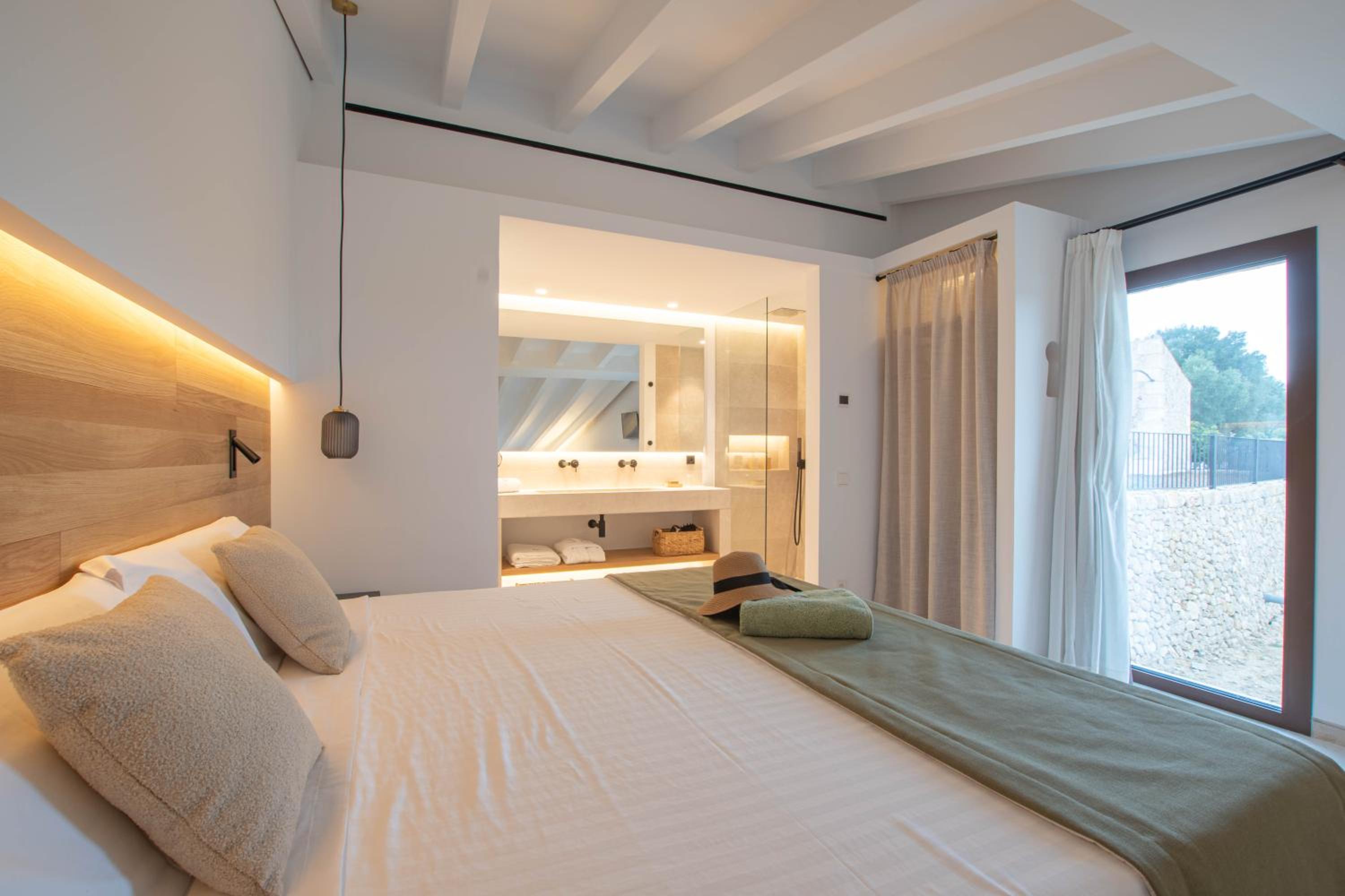 Deluxe Junior Suite - Photo 6