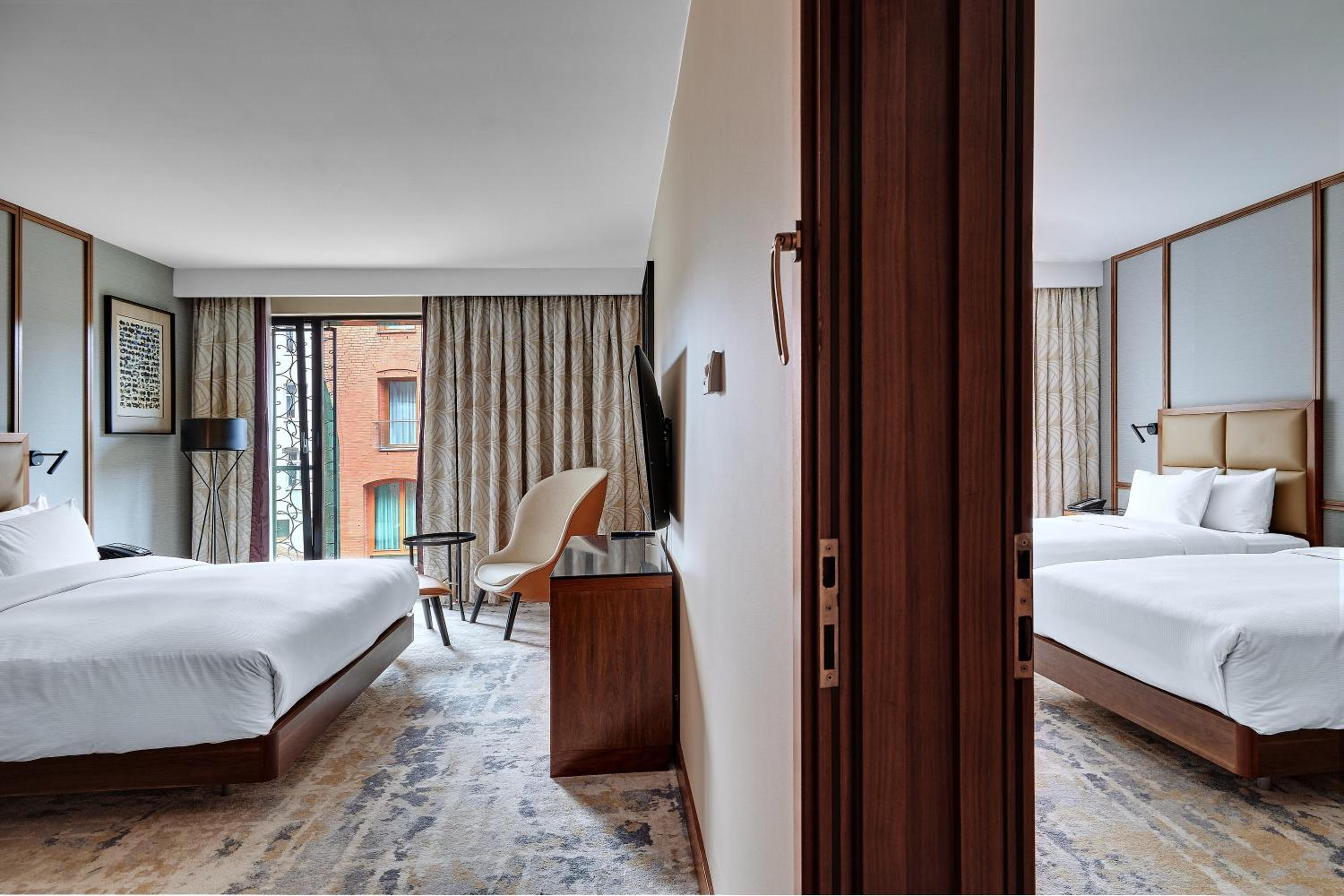 Family King Room with Two Twin Beds - Photo 9