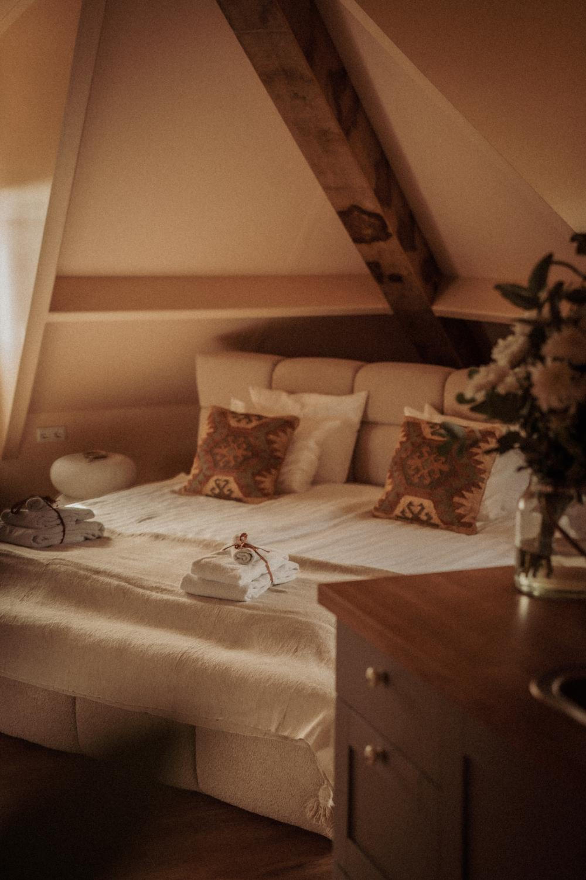 Family Room with Private Bathroom - Photo 4