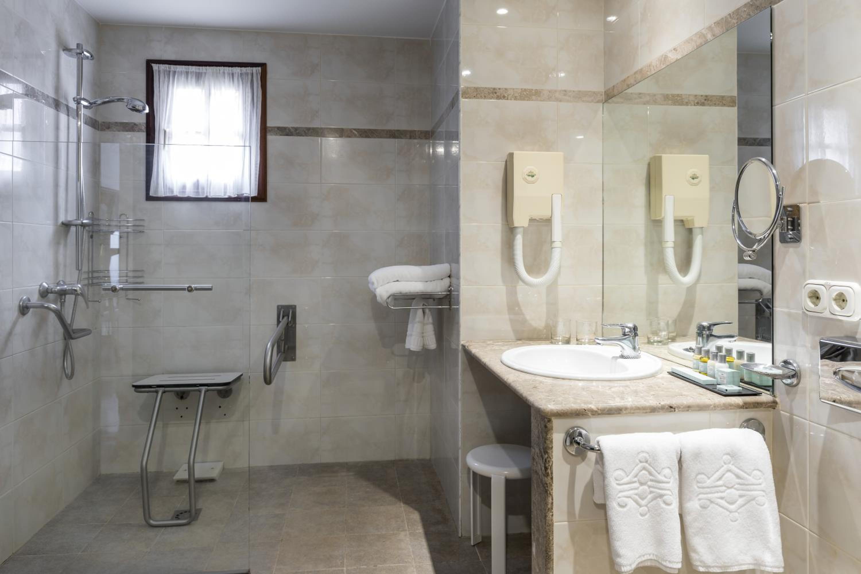 Standard Double Room - Photo 5