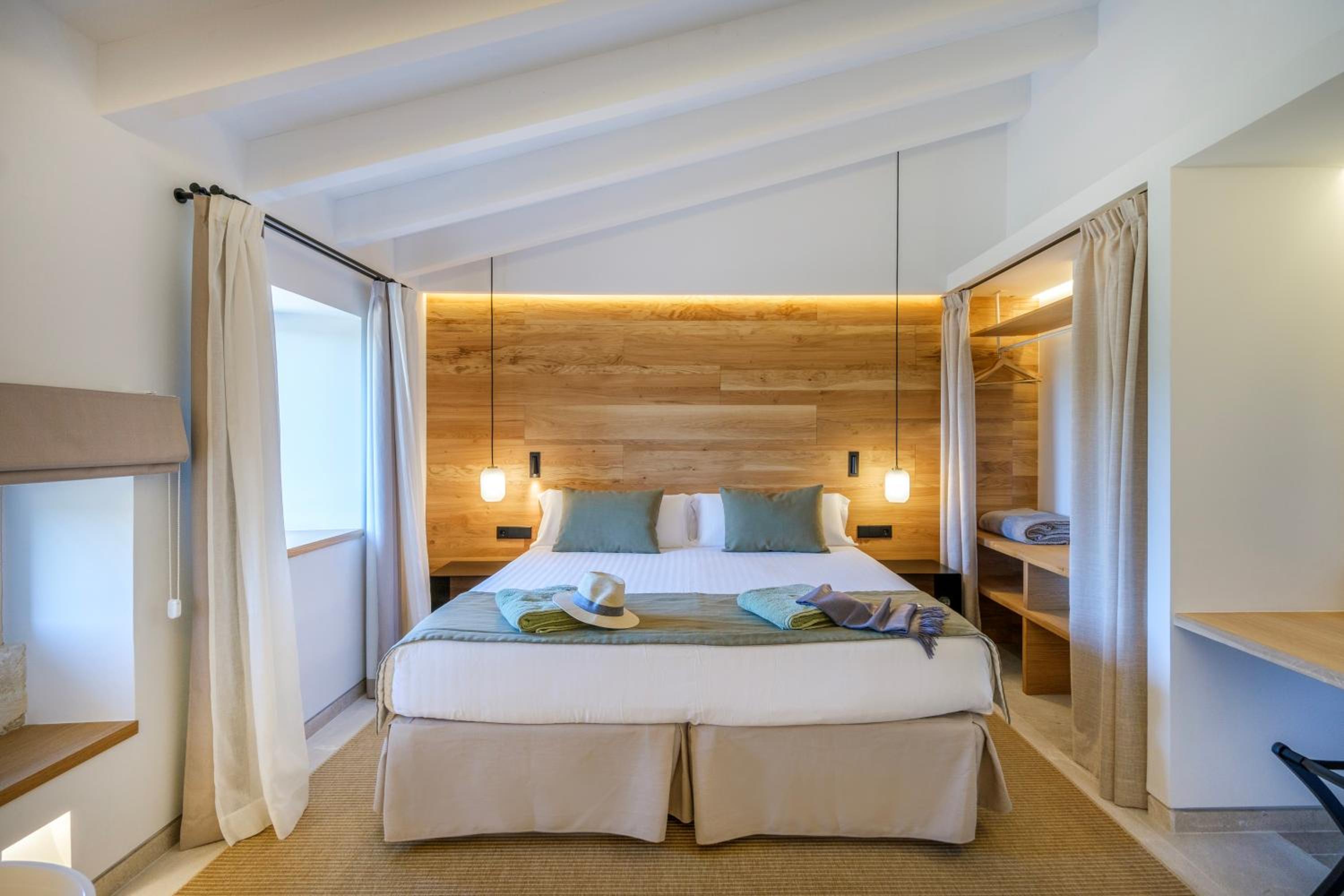 Deluxe Suite - Photo 16