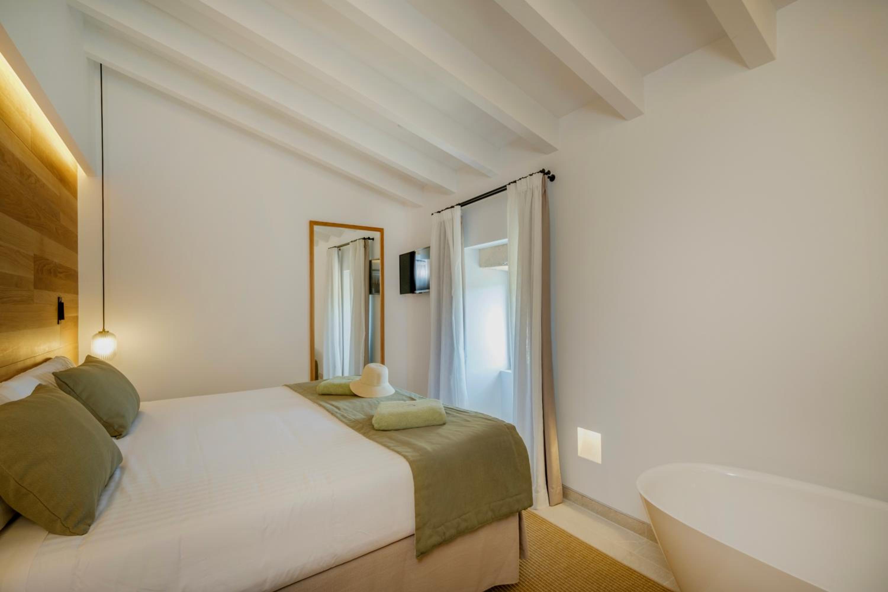 Deluxe Suite - Photo 20