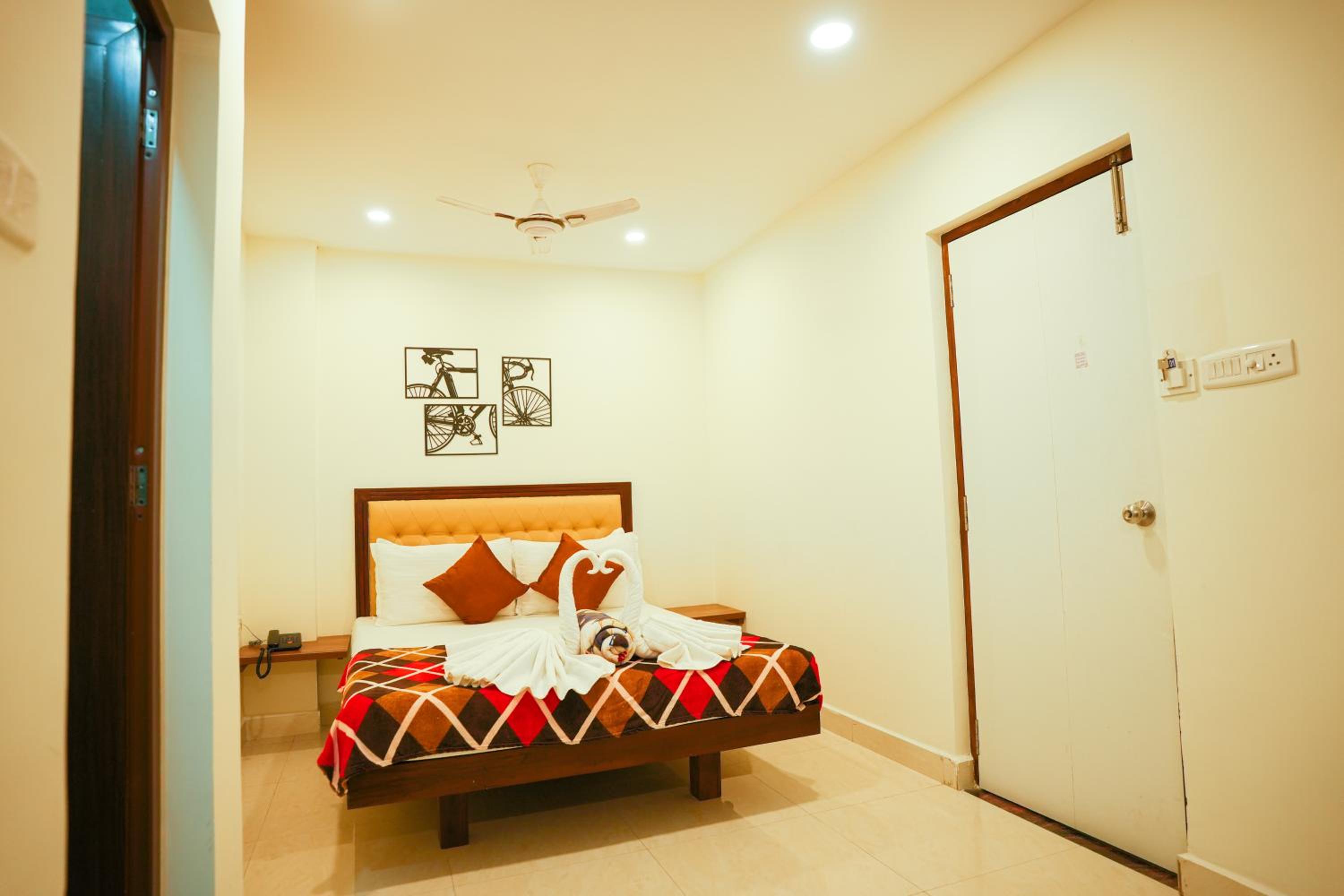 Standard Double Room - Photo 10