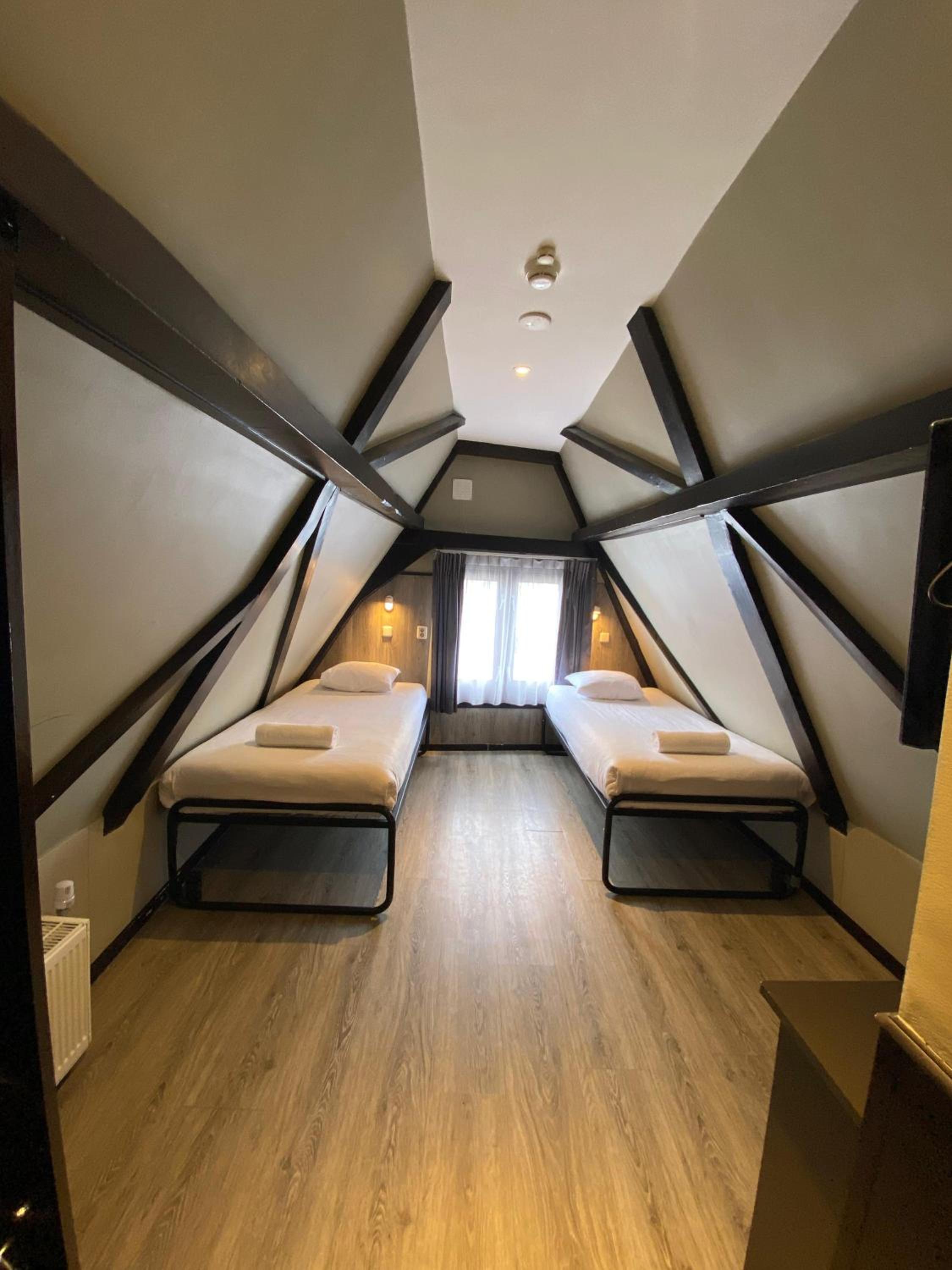 Double or Twin Room with Canal View photo 2