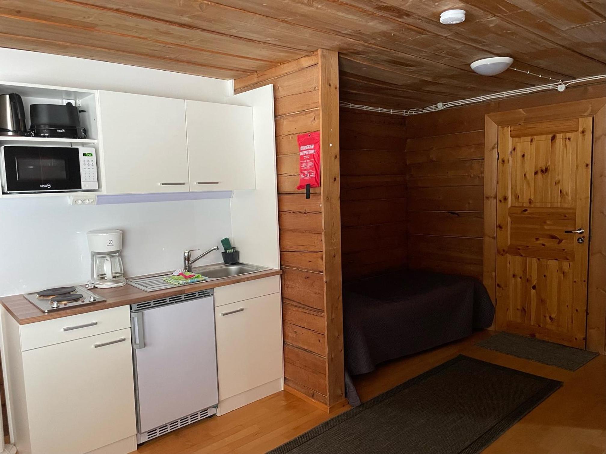 Economy studio with kitchenette - Photo 4