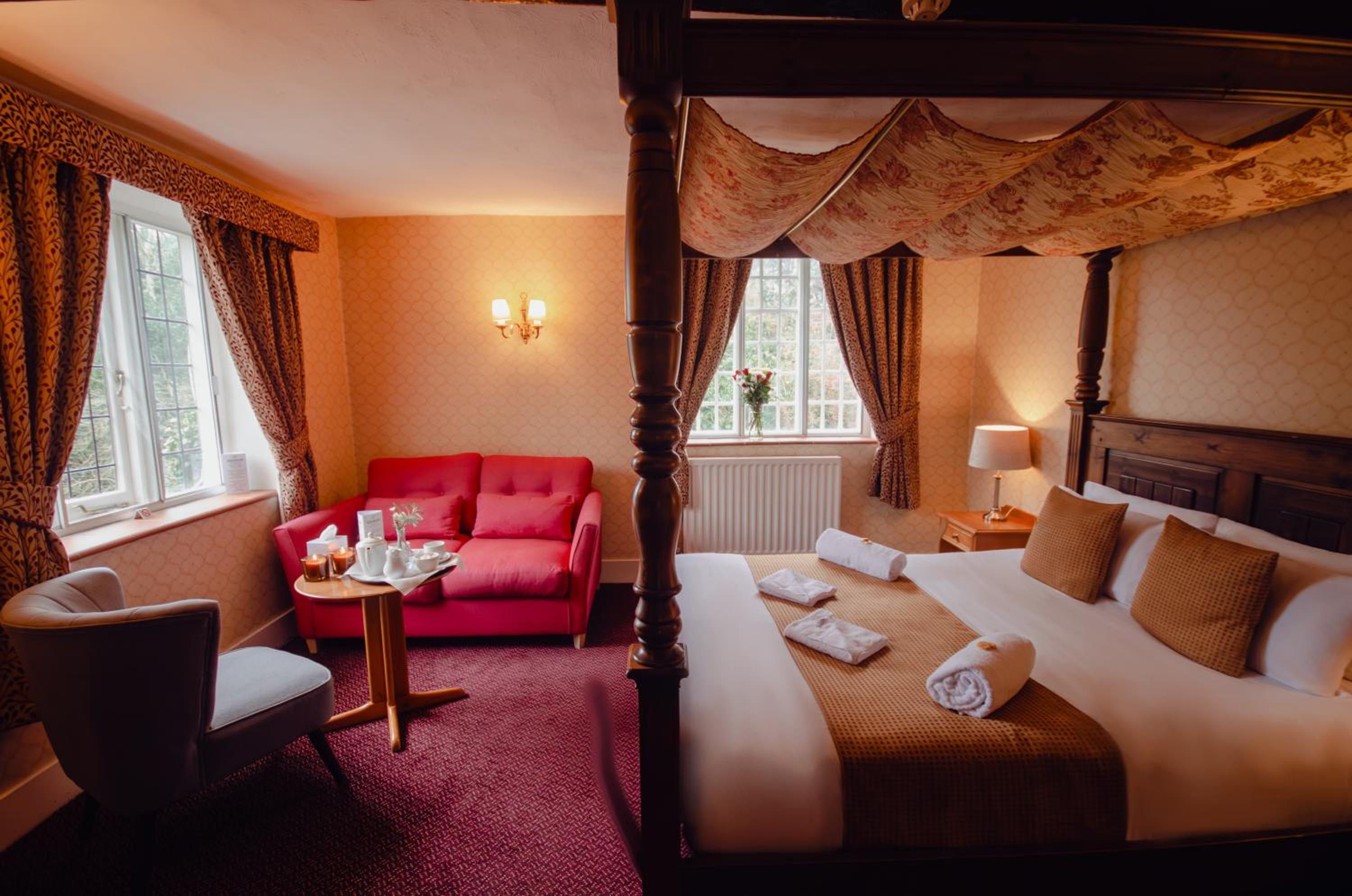 Double Room with Four Poster Bed - Photo 2