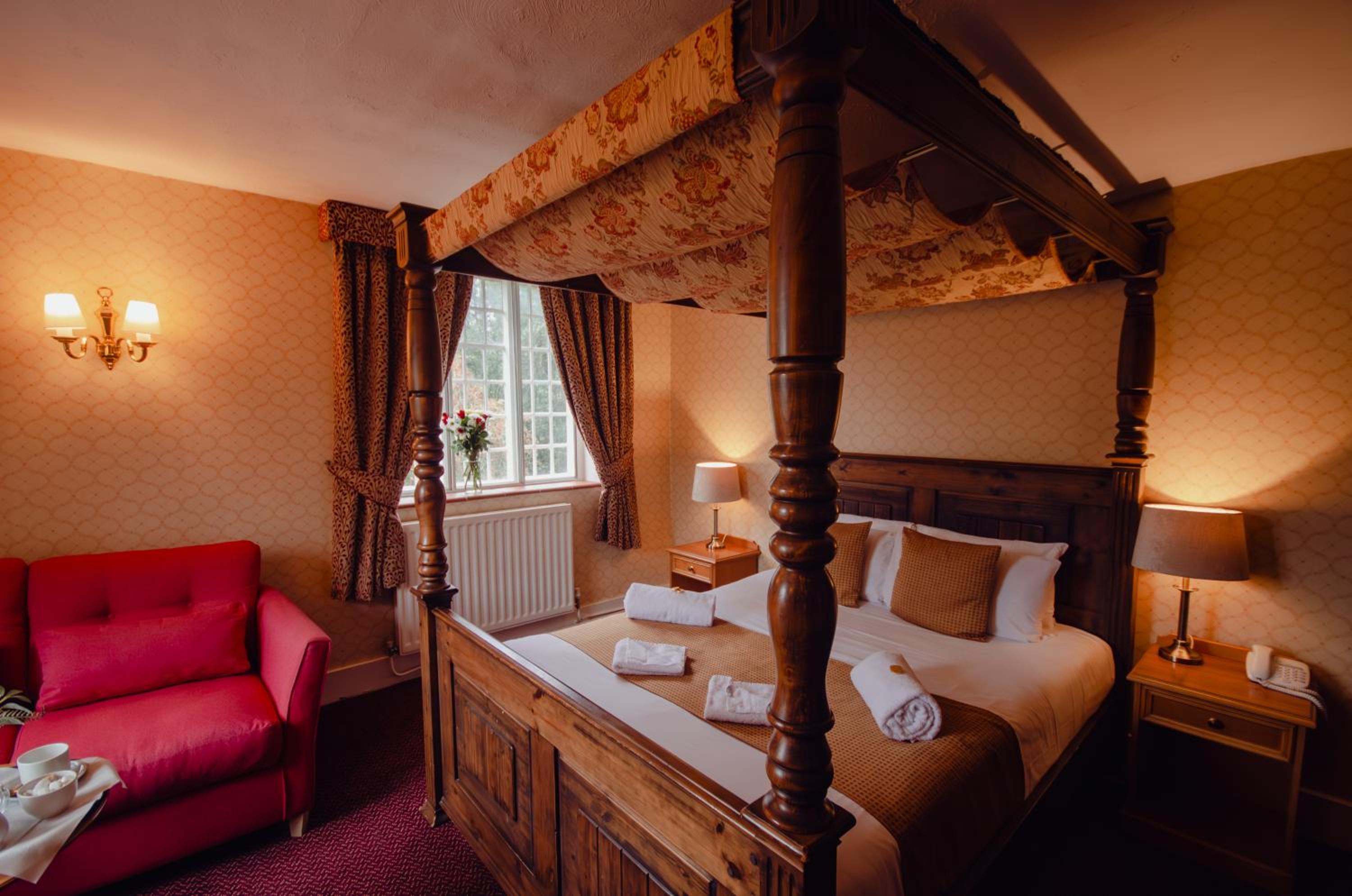 Double Room with Four Poster Bed - Photo 9