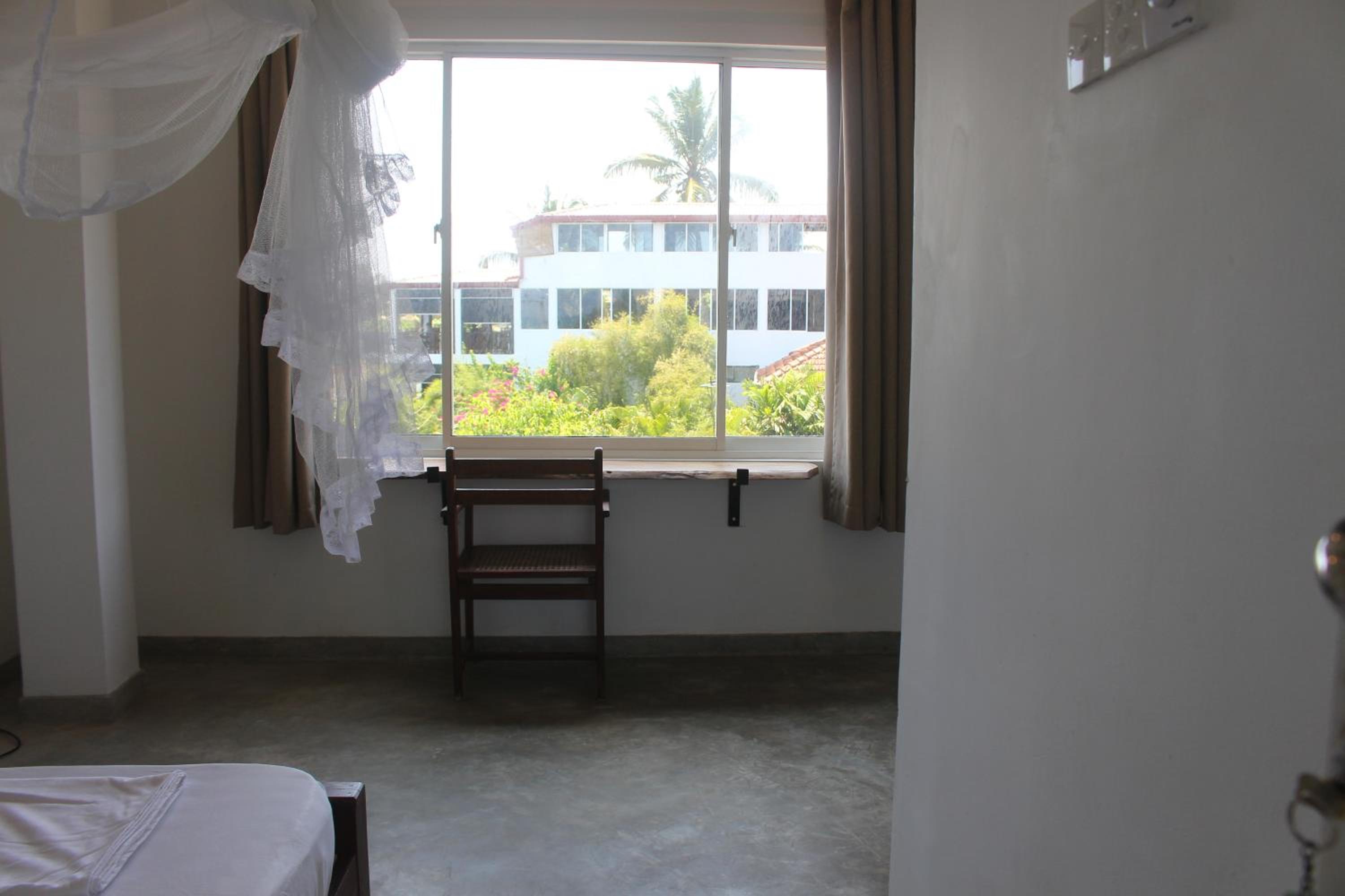 Deluxe Double Room with Side Sea View photo 2