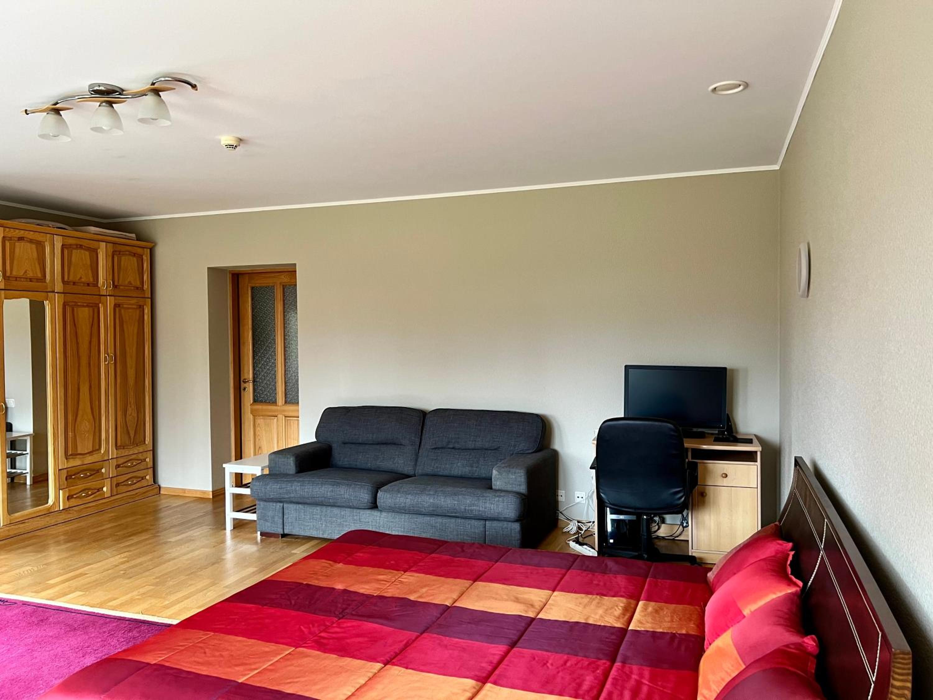 Apartment with Balcony - Photo 7