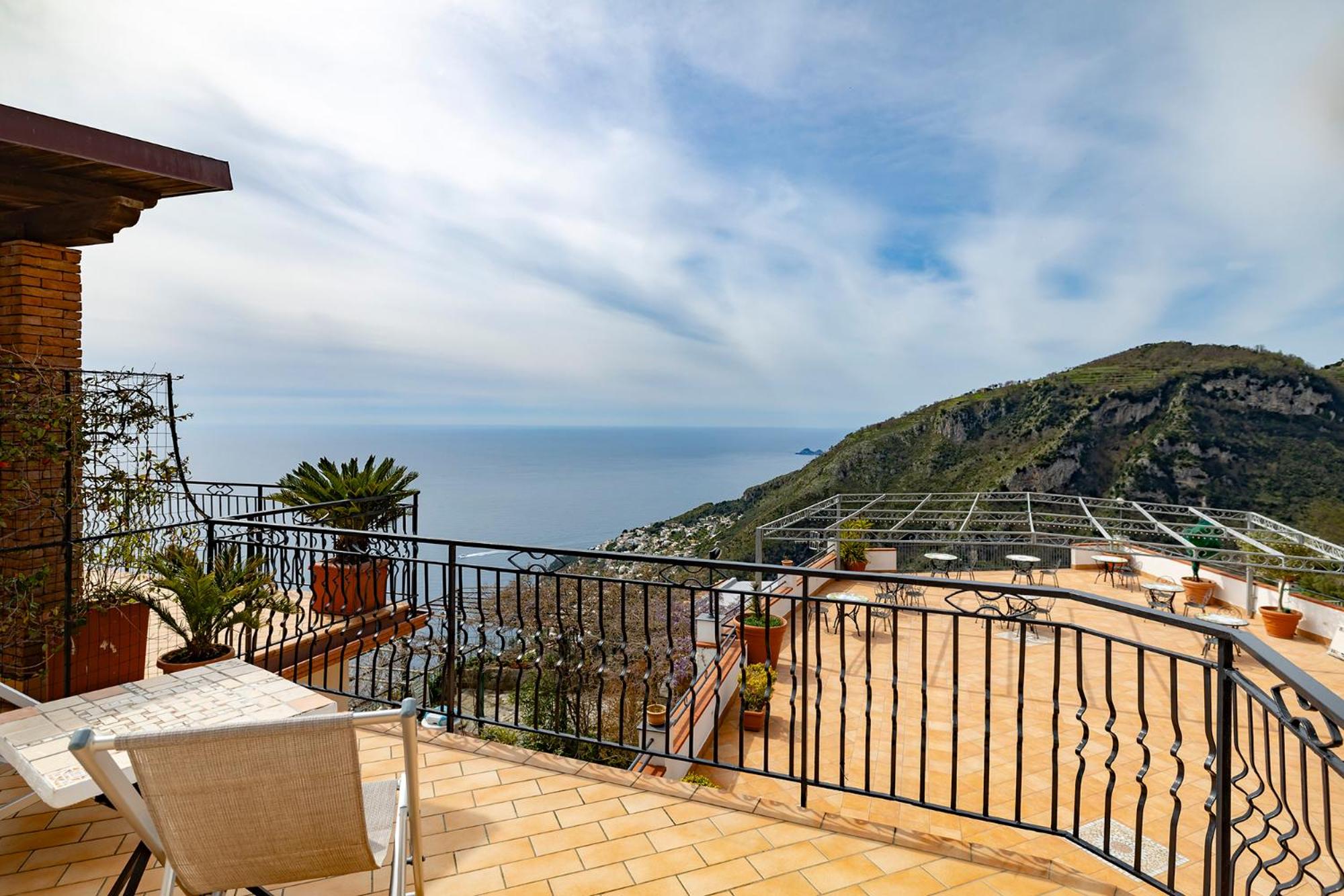 Double Room with Sea View - Photo 4
