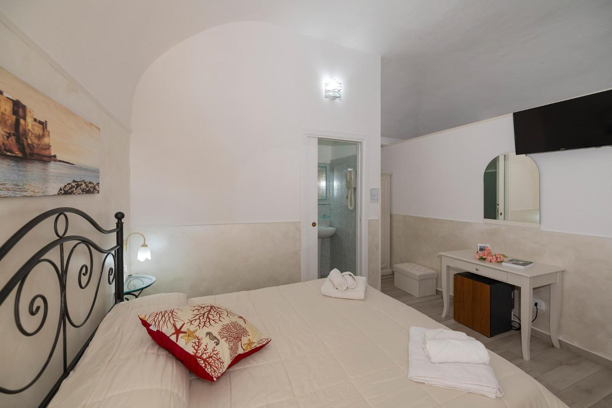 Double Room with Sea View - Photo 19