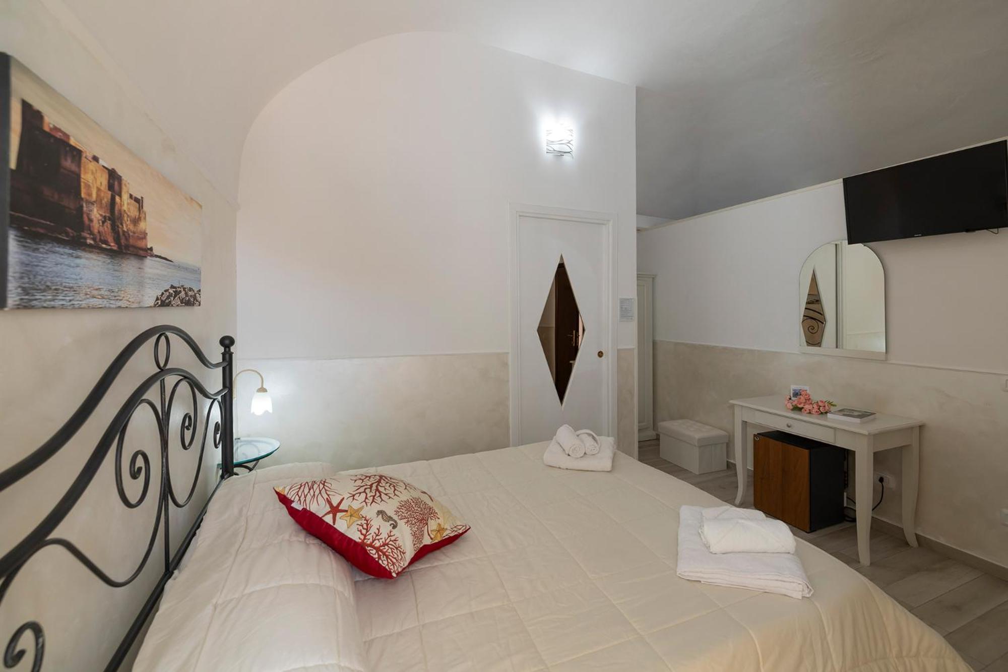 Double Room with Sea View - Photo 18