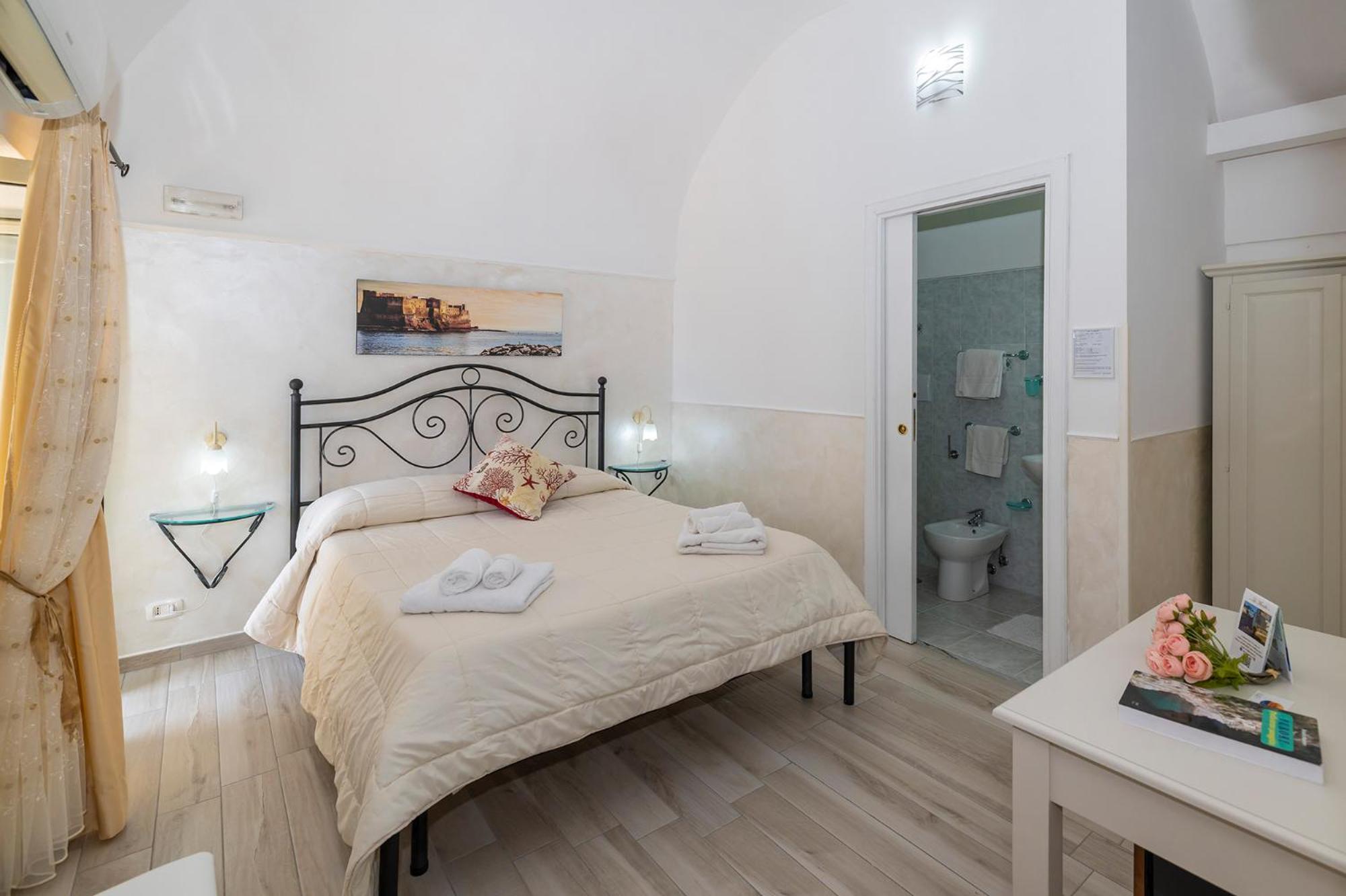 Double Room with Sea View - Photo 28