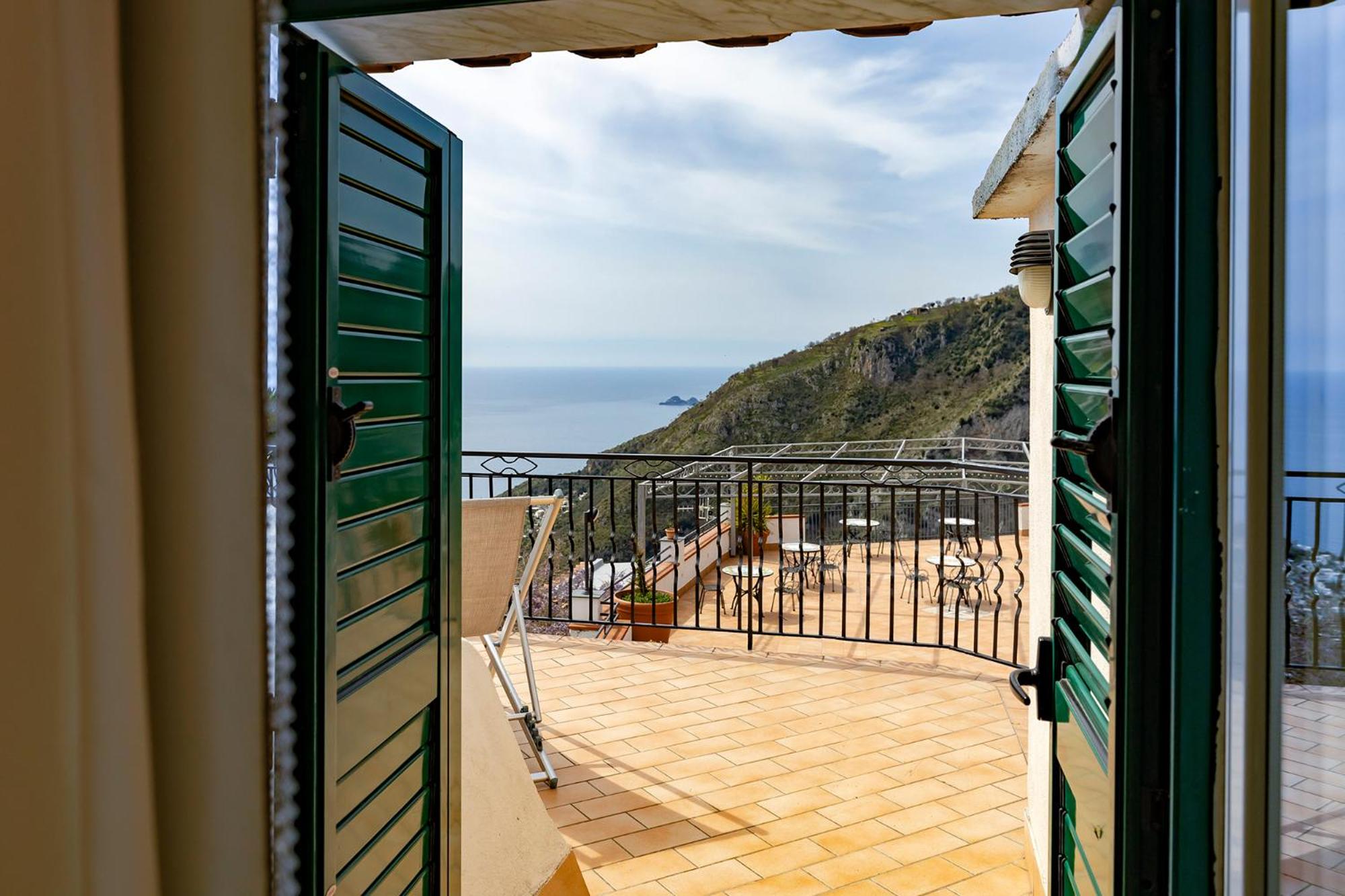 Double Room with Sea View - Photo 22