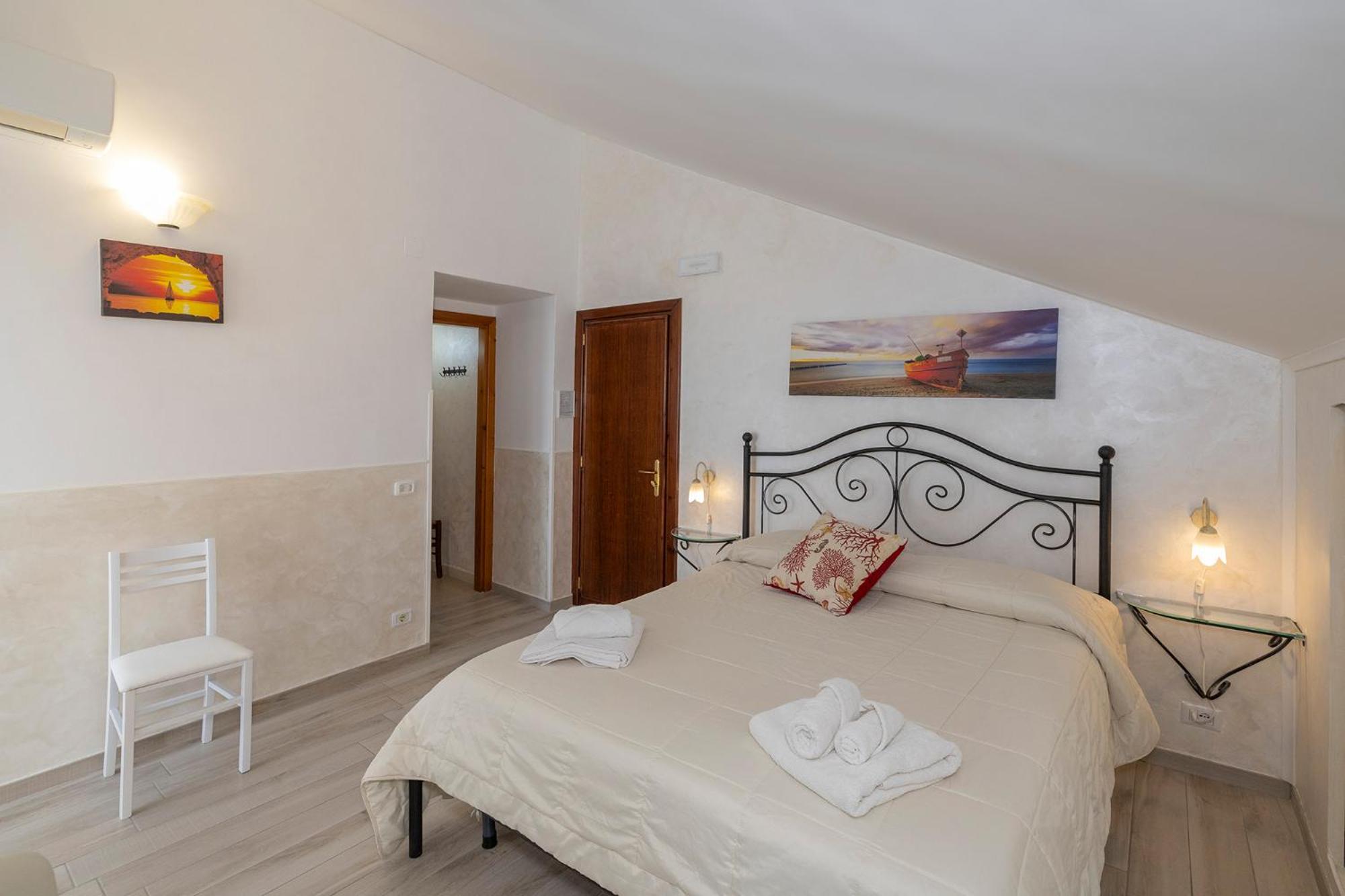 Double Room with Sea View - Photo 6