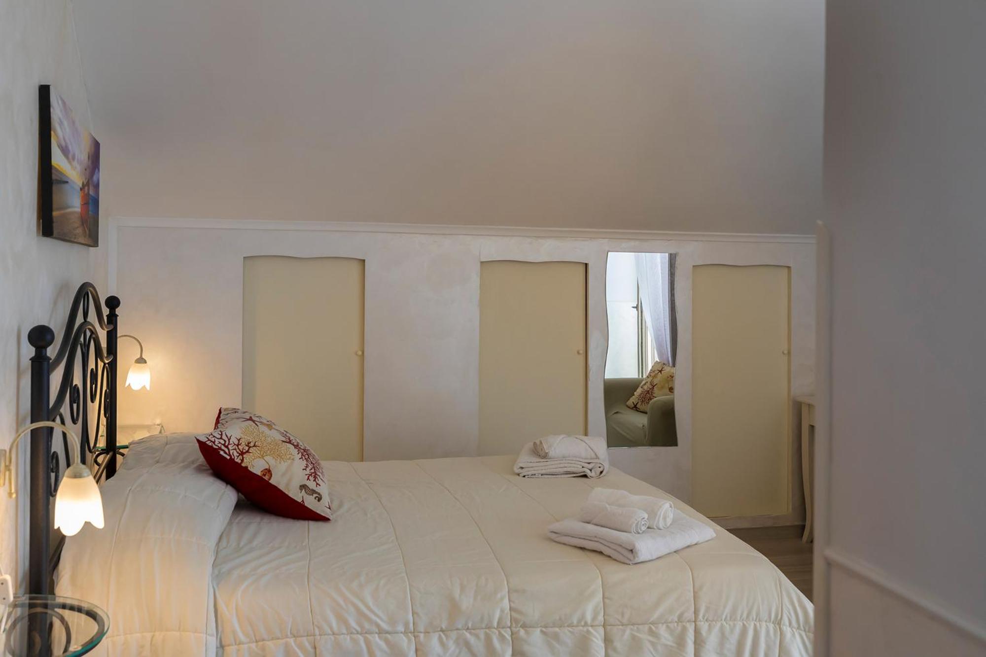 Double Room with Sea View - Photo 10
