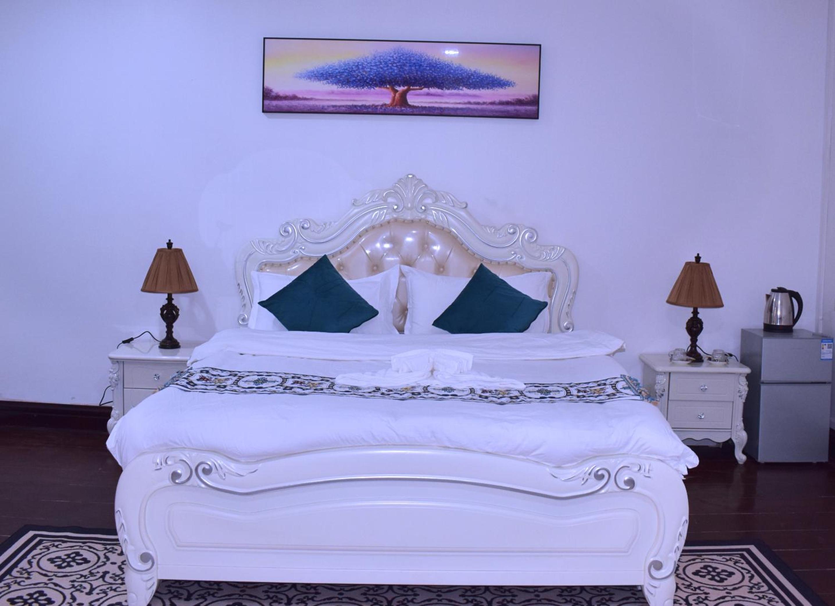 Deluxe Double Room - Photo 11