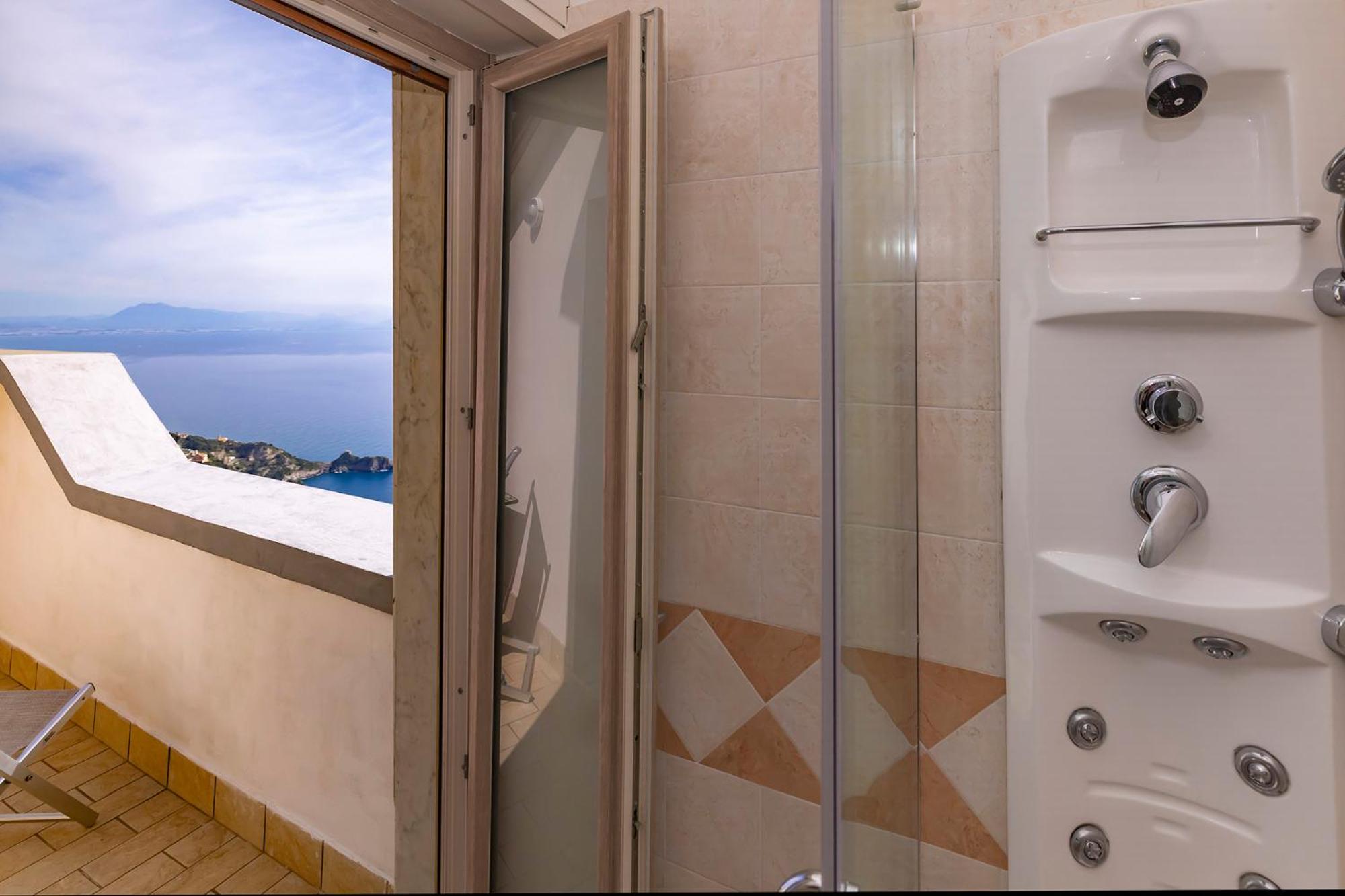 Double Room with Sea View - Photo 13