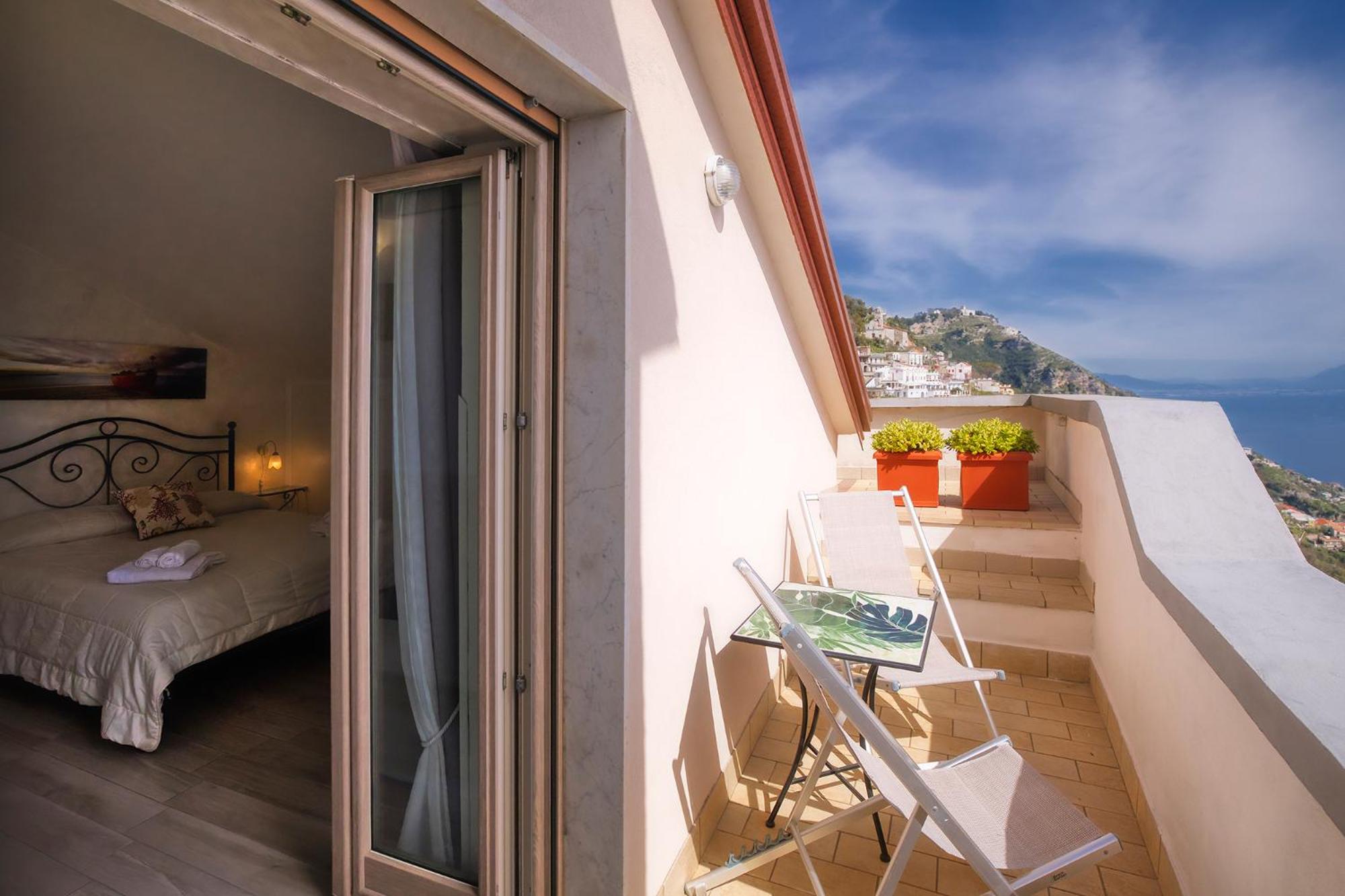 Double Room with Sea View - Photo 35