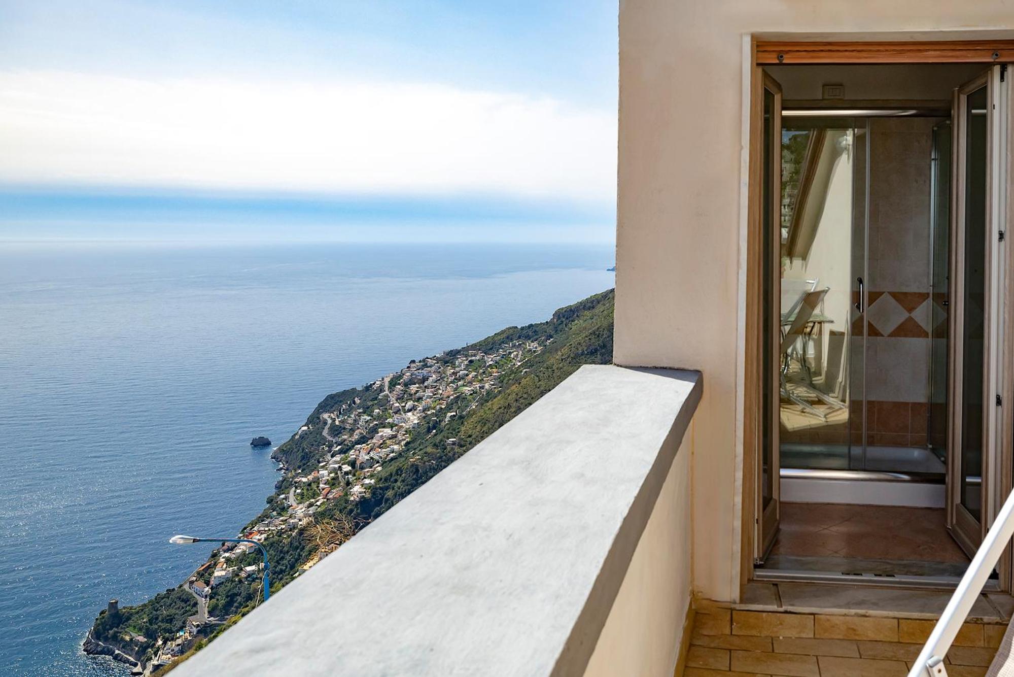 Double Room with Sea View - Photo 37