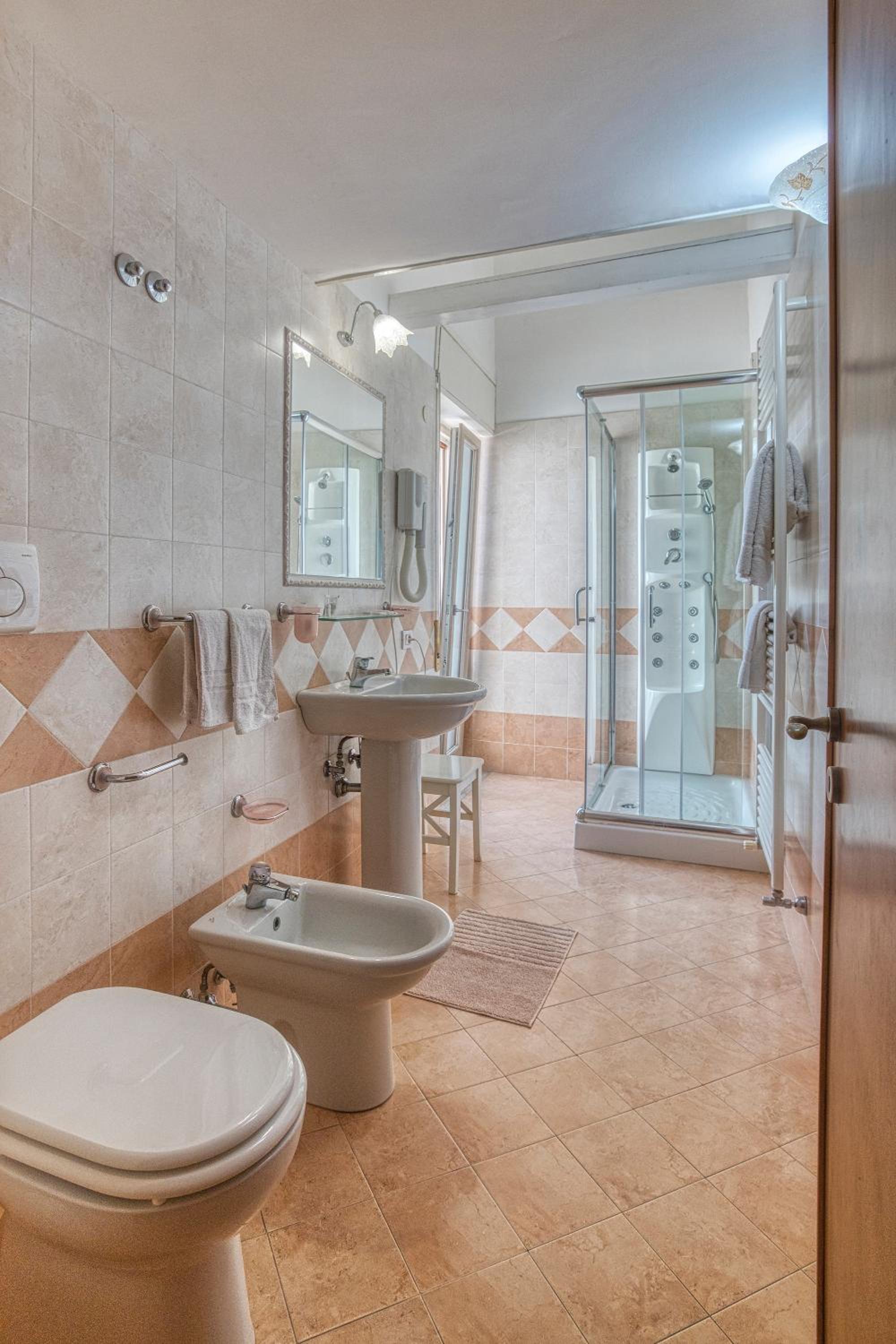 Deluxe Double Room with Sea View - Photo 3