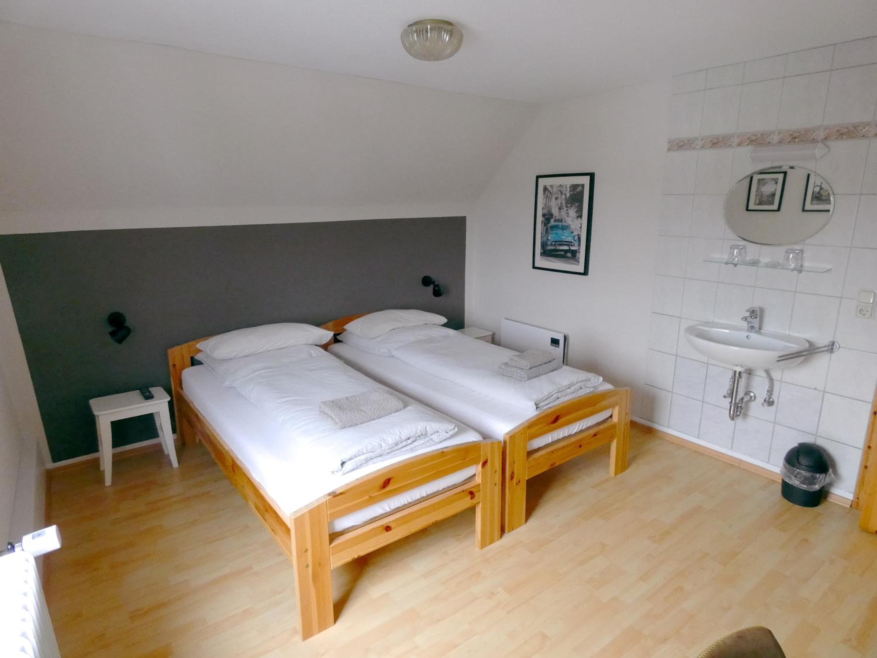 Twin Room with Private External Bathroom photo 2