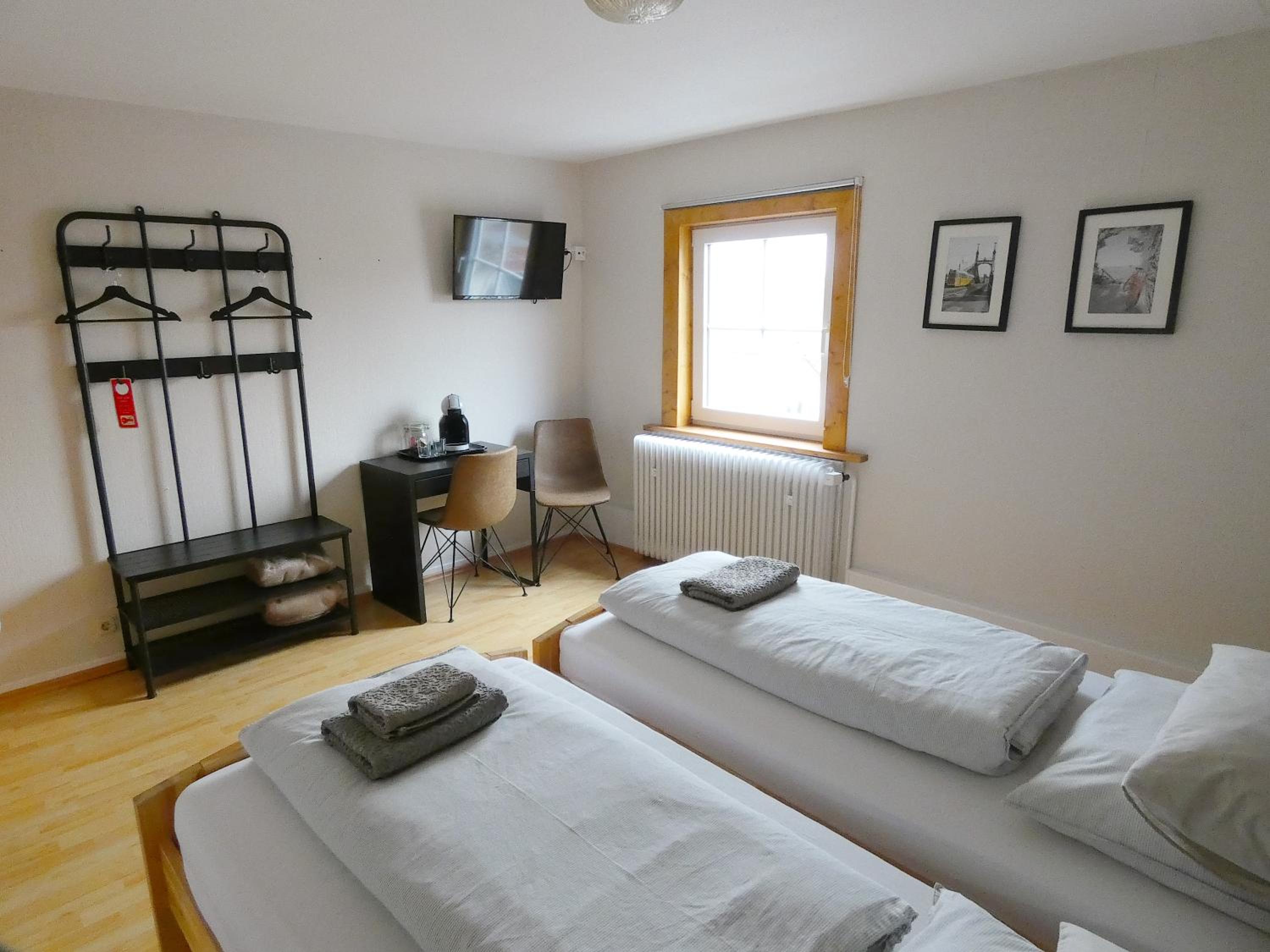 Twin Room with Private External Bathroom photo 3