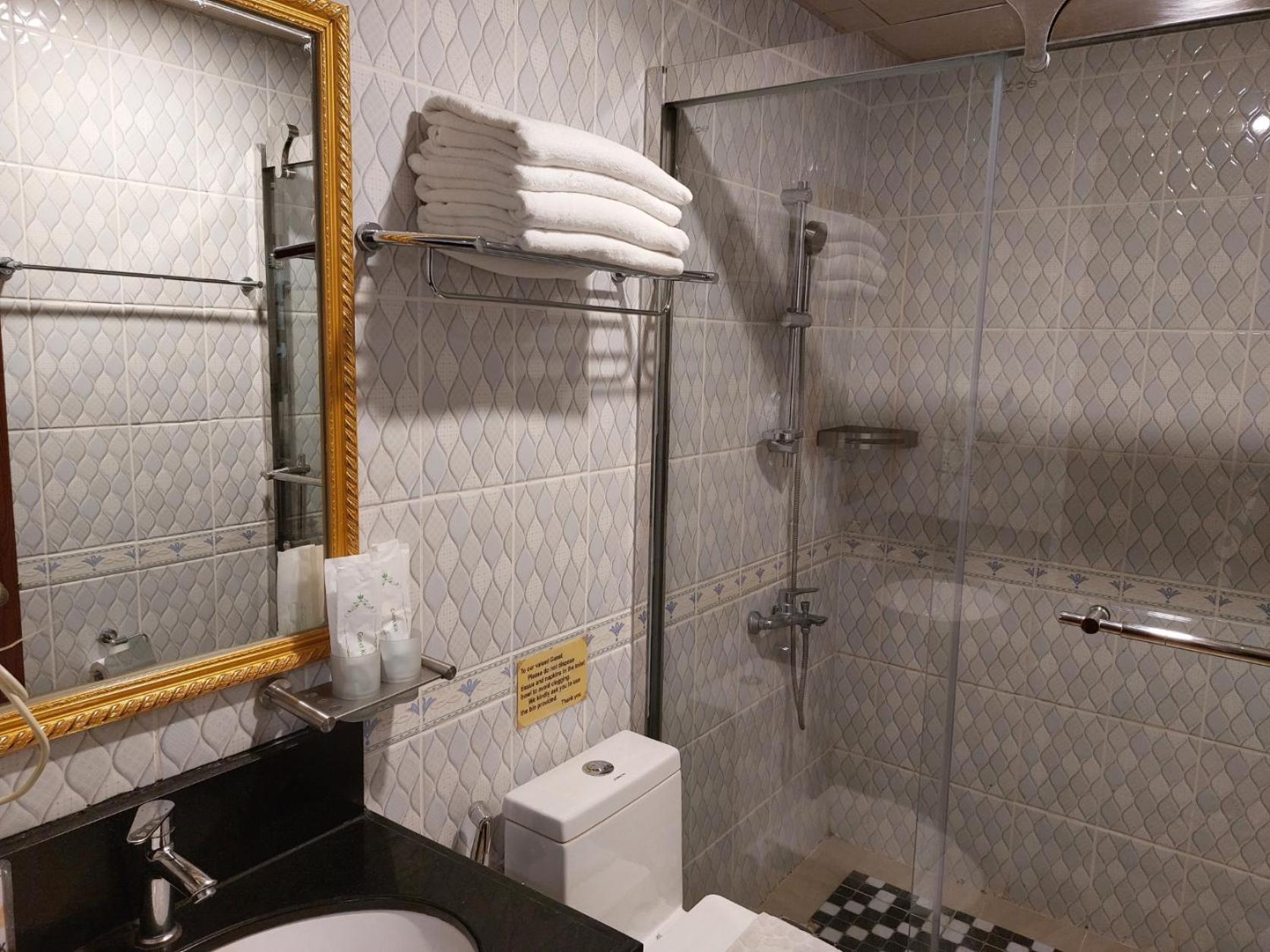 Classic Quadruple Room - Photo 6
