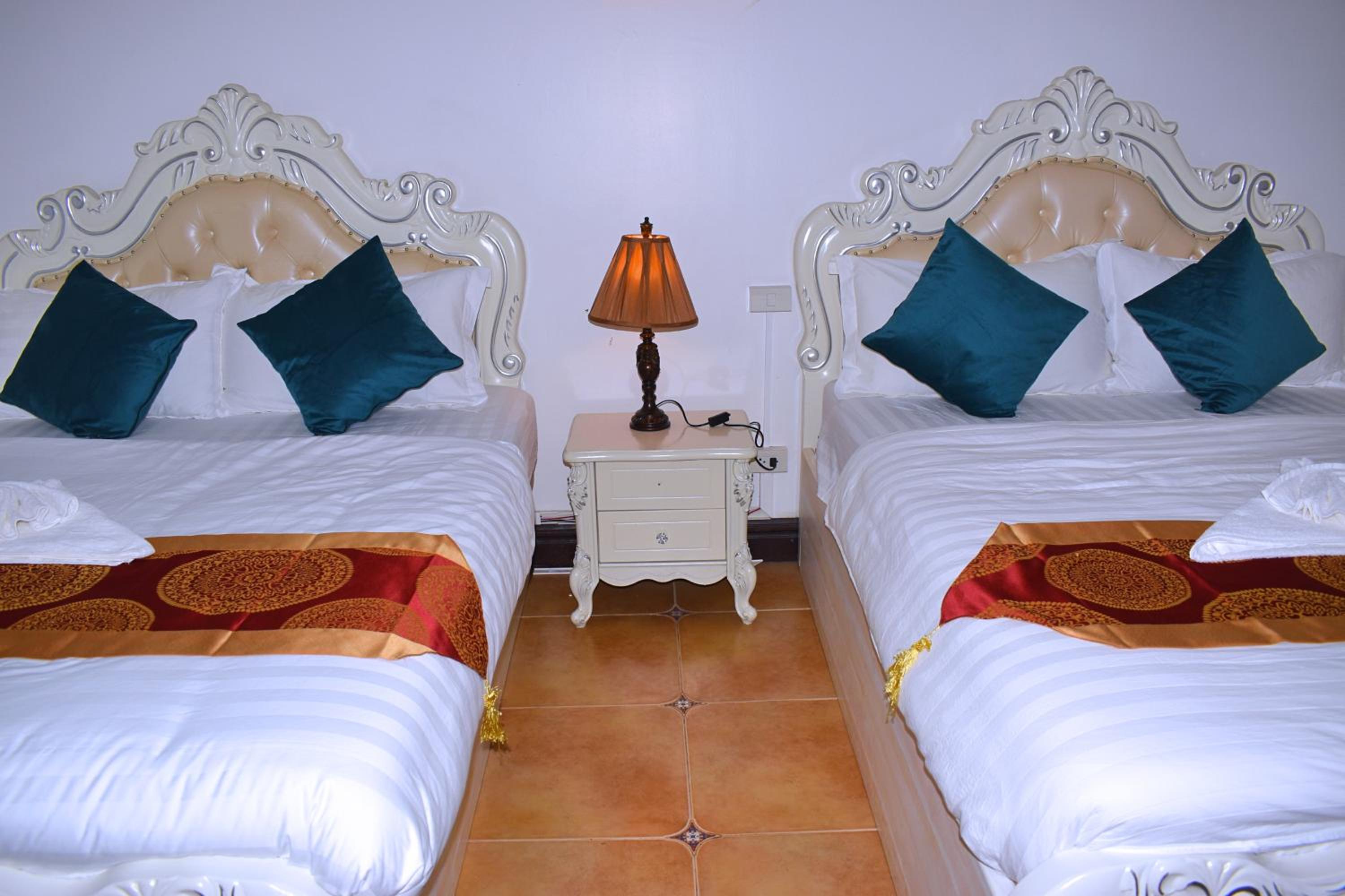 Deluxe Twin Room - Photo 20