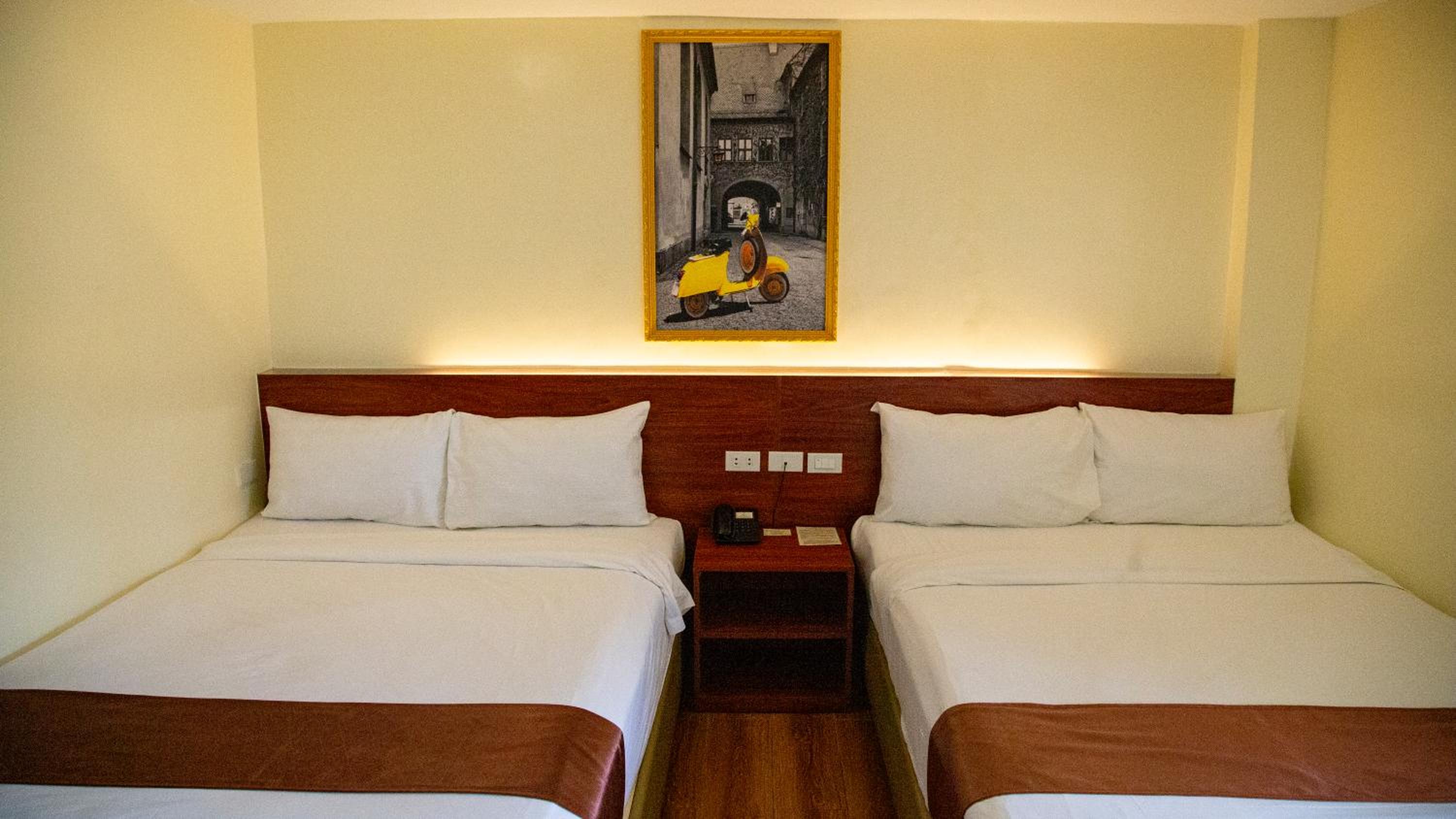 Classic Quadruple Room - Photo 8