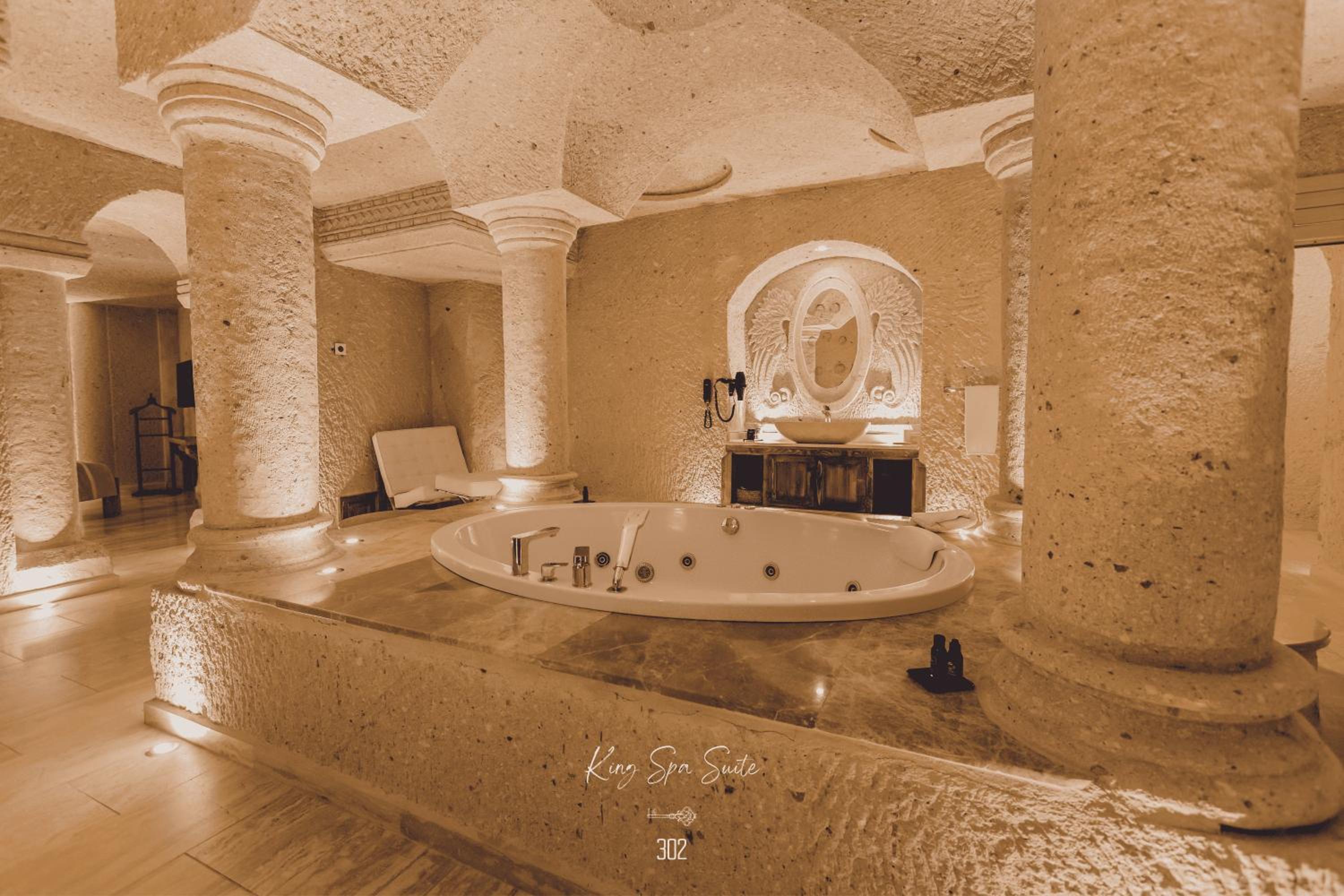 King Spa Suite (Sauna, Jacuzzi and Fire Place) - Photo 9
