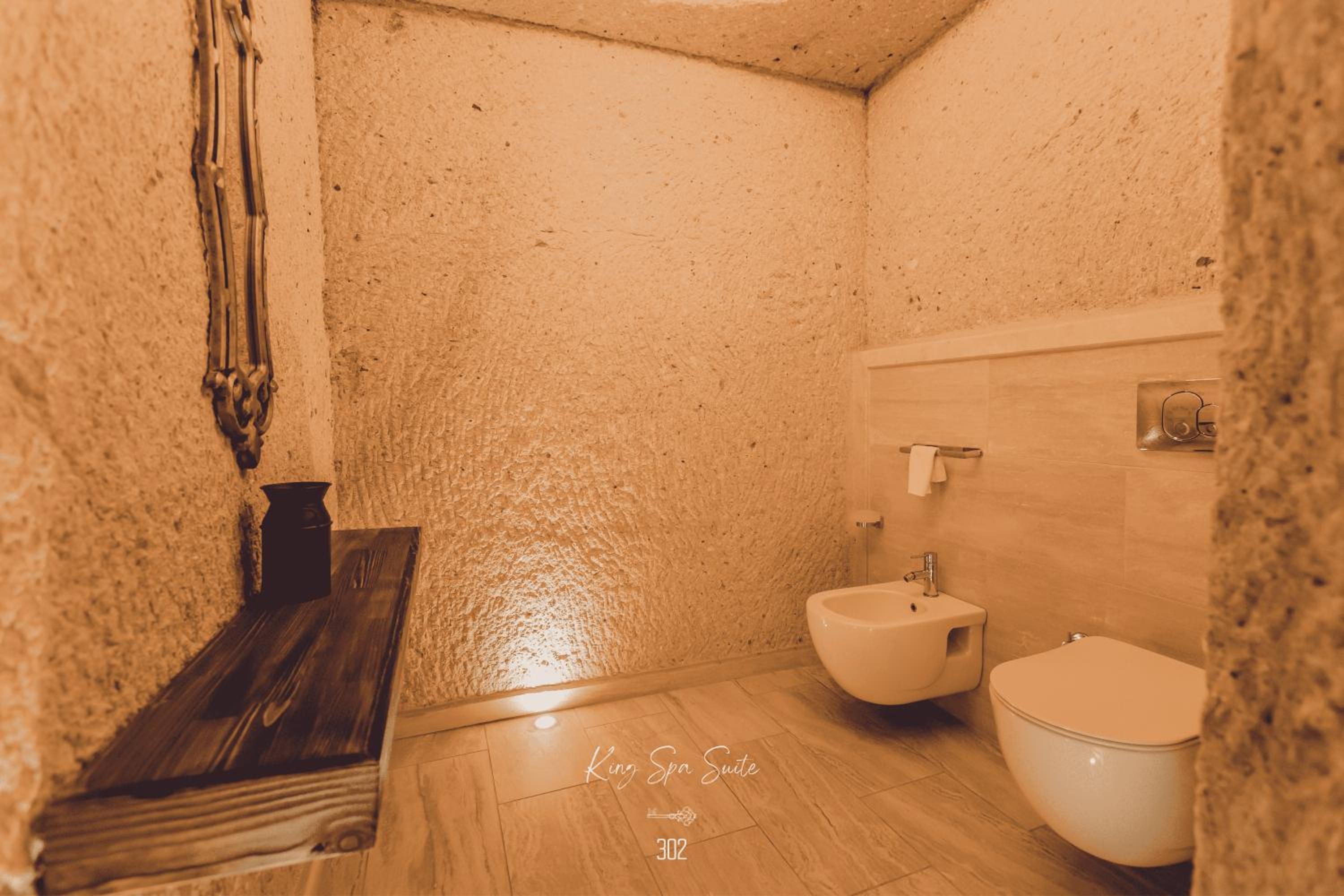 King Spa Suite (Sauna, Jacuzzi and Fire Place) - Photo 11