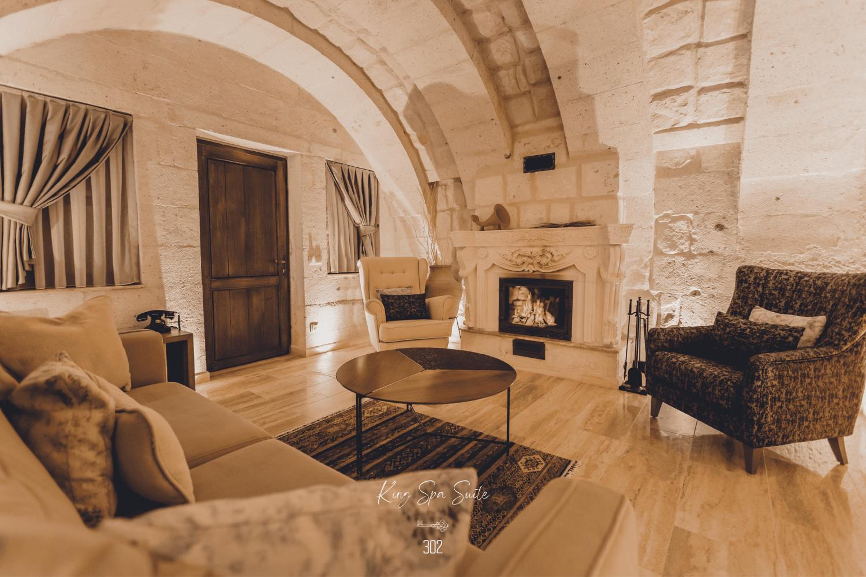 King Spa Suite (Sauna, Jacuzzi and Fire Place) - Photo 2