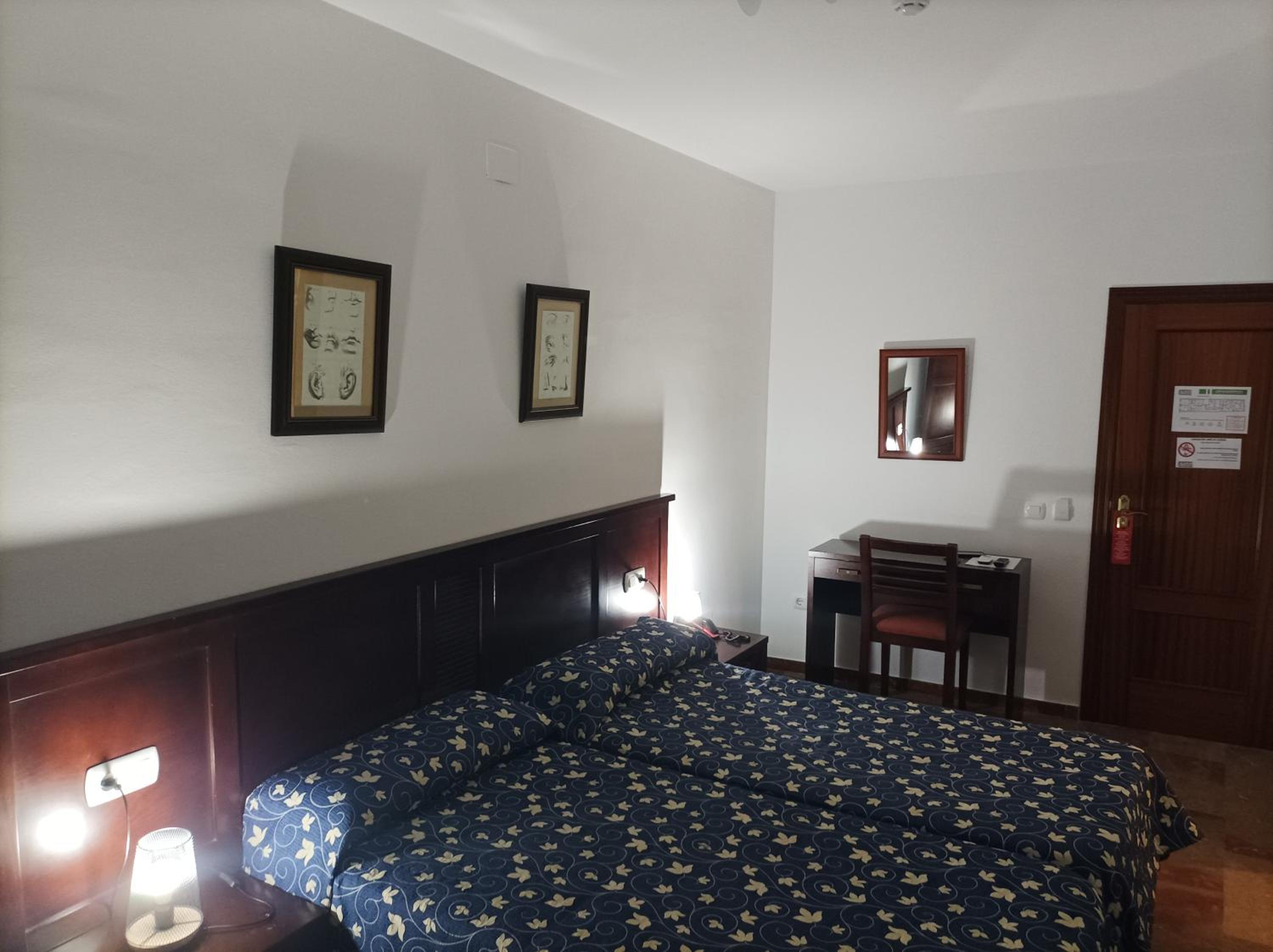 Double or Twin Room - Photo 2