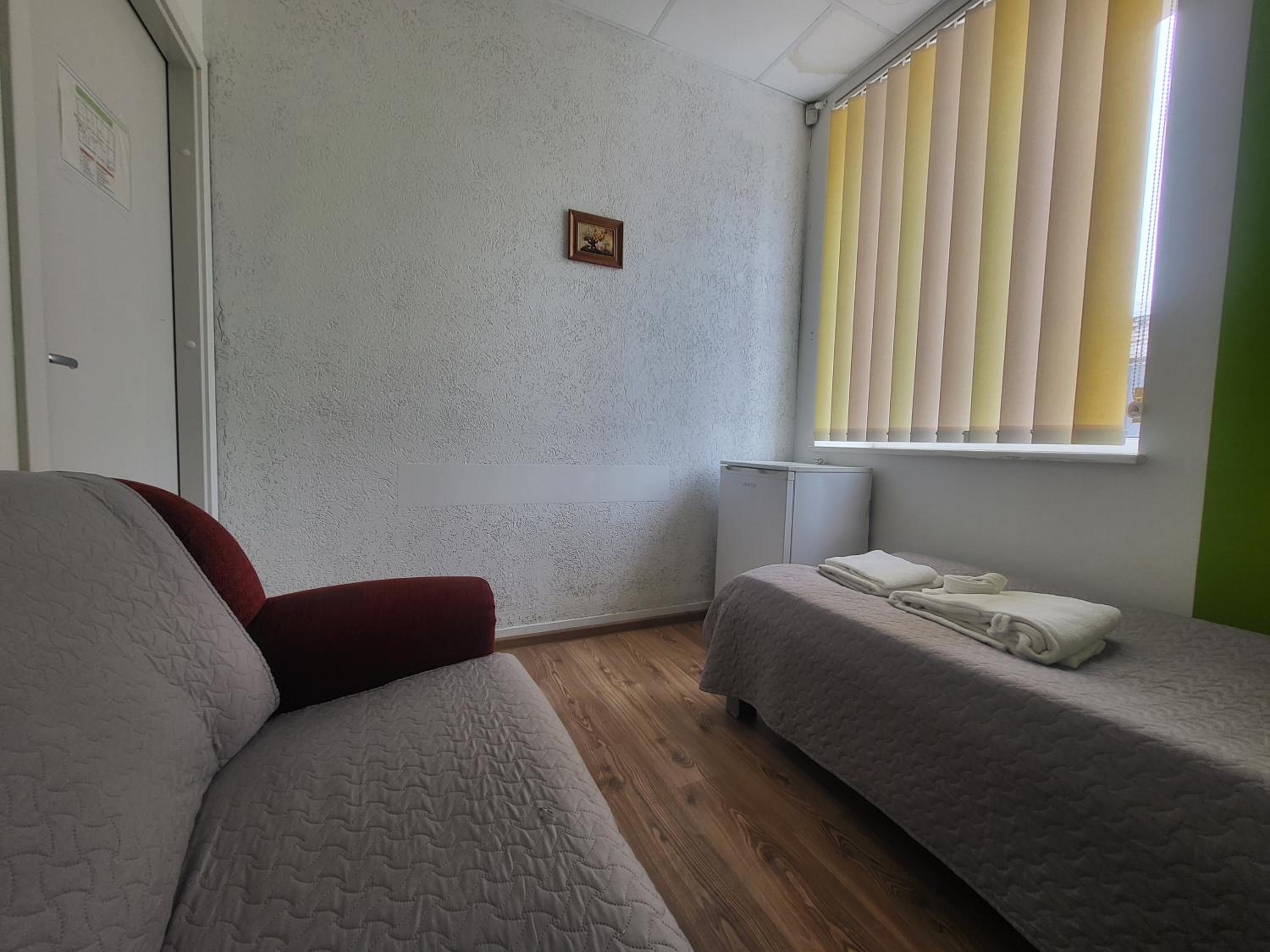 Single Room with Shared Shower and Toilet photo 2