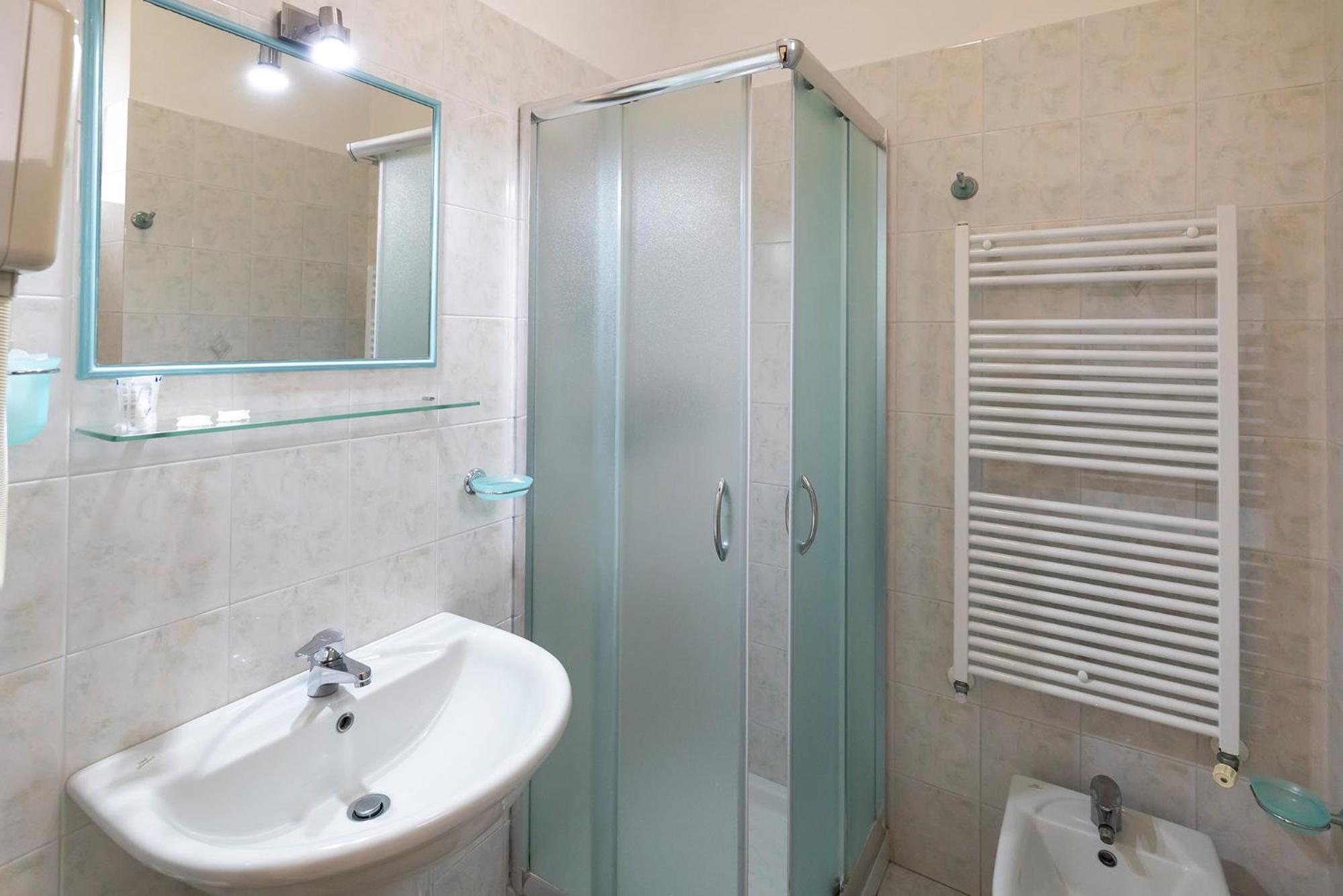 Triple Room - Photo 16