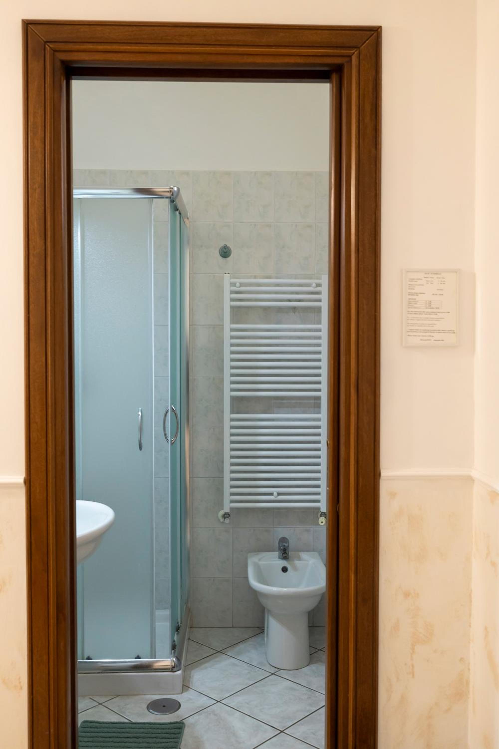 Triple Room - Photo 12