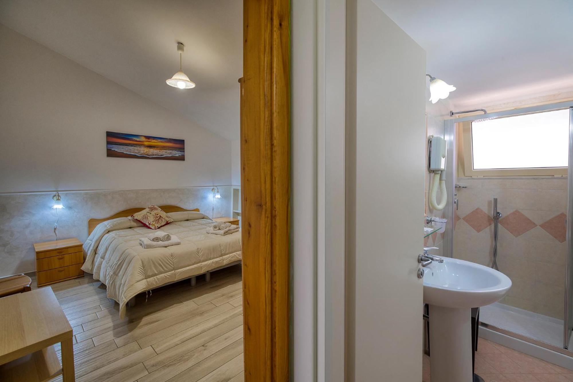 Deluxe Double Room with Sea View - Photo 1