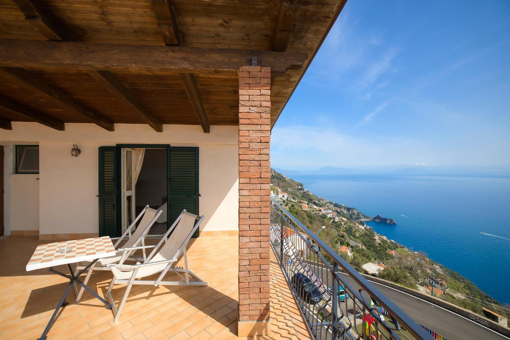 Deluxe Double Room with Sea View - Photo 17