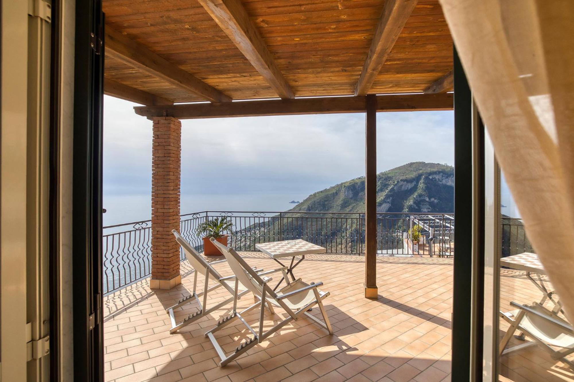 Deluxe Double Room with Sea View - Photo 18