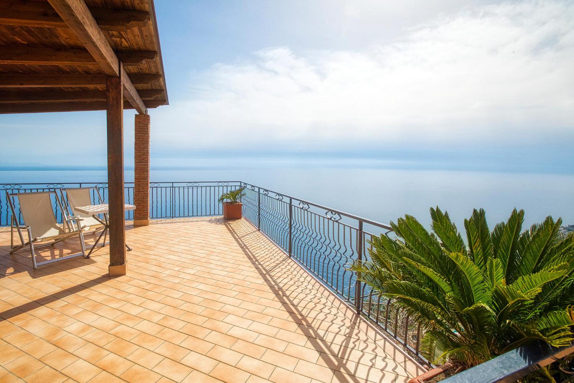 Deluxe Double Room with Sea View - Photo 6