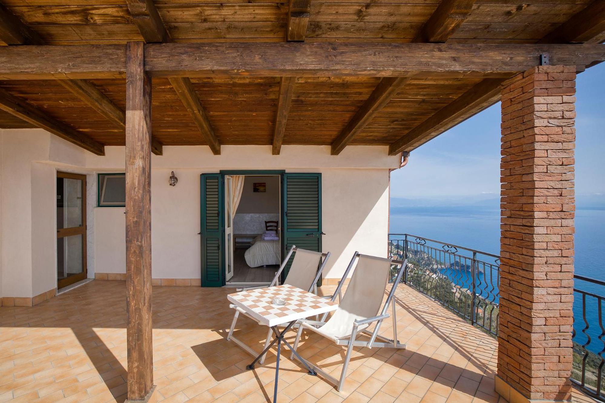 Deluxe Double Room with Sea View - Photo 24
