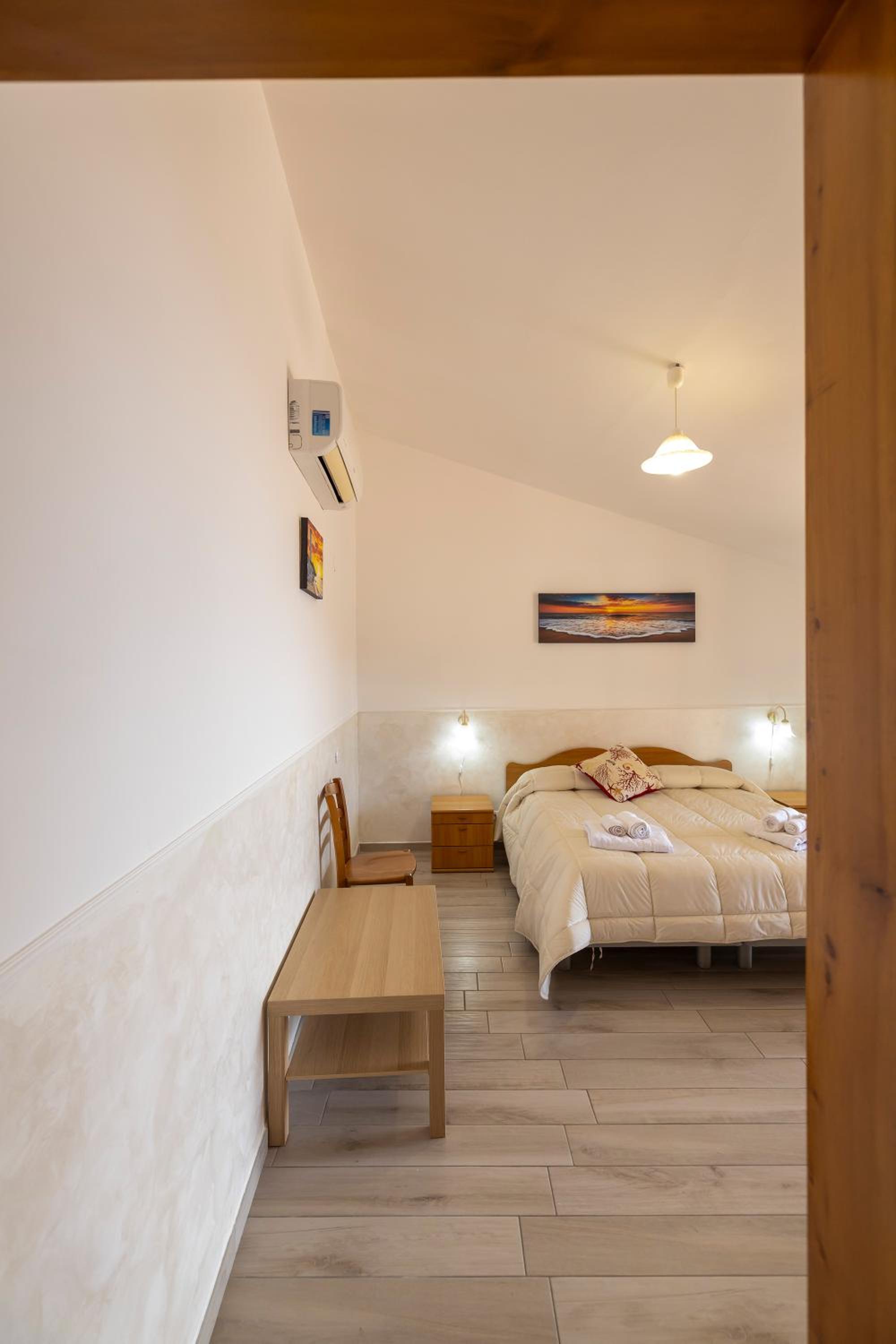 Deluxe Double Room with Sea View - Photo 23