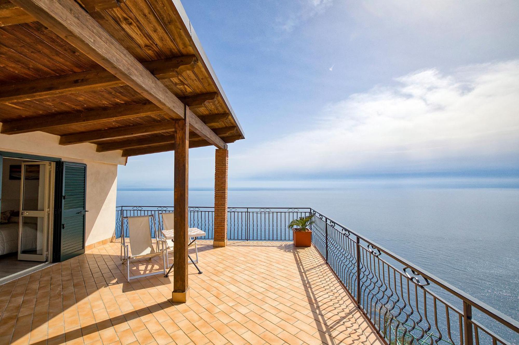 Deluxe Double Room with Sea View - Photo 22
