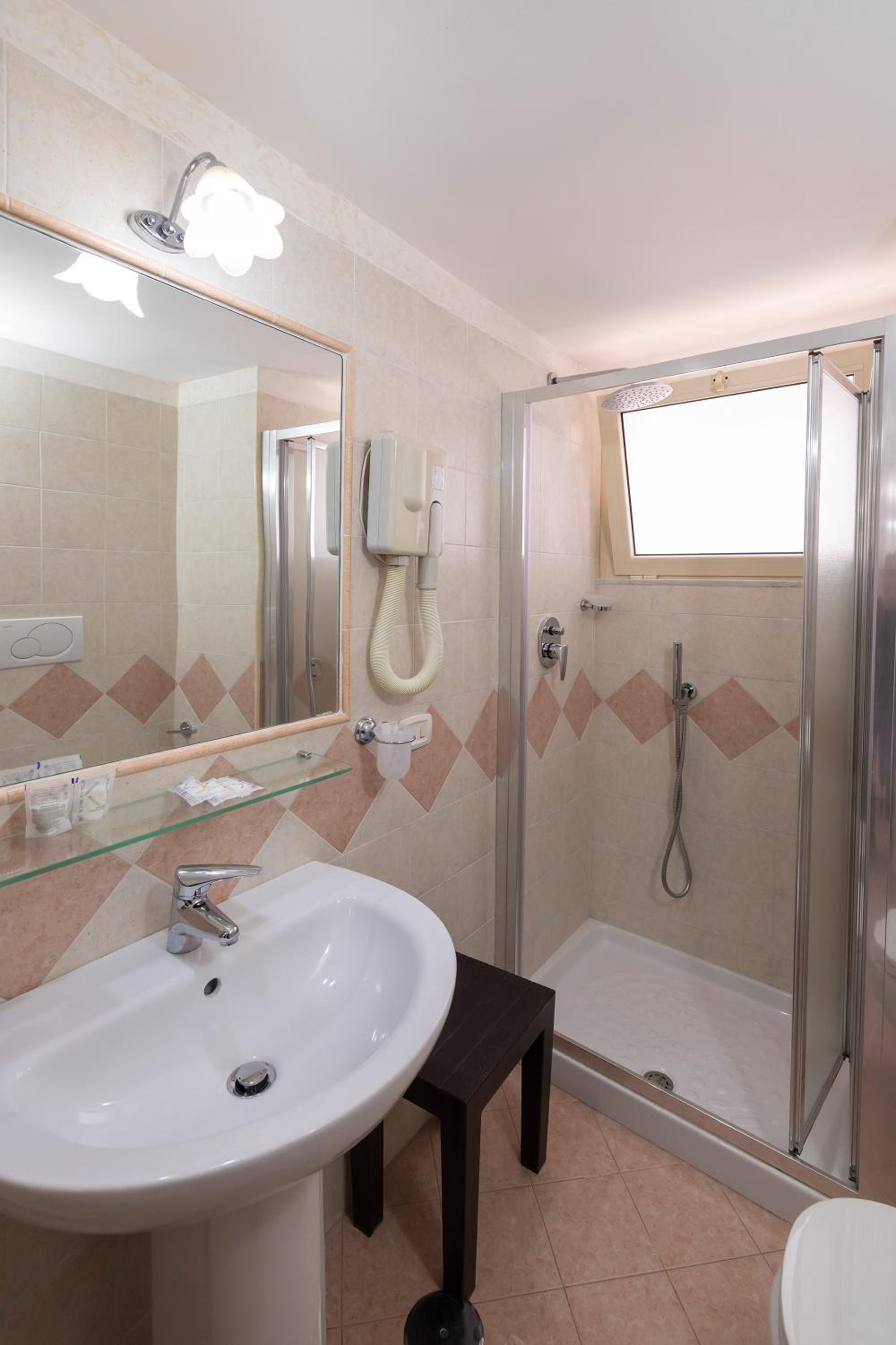 Deluxe Double Room with Sea View - Photo 21