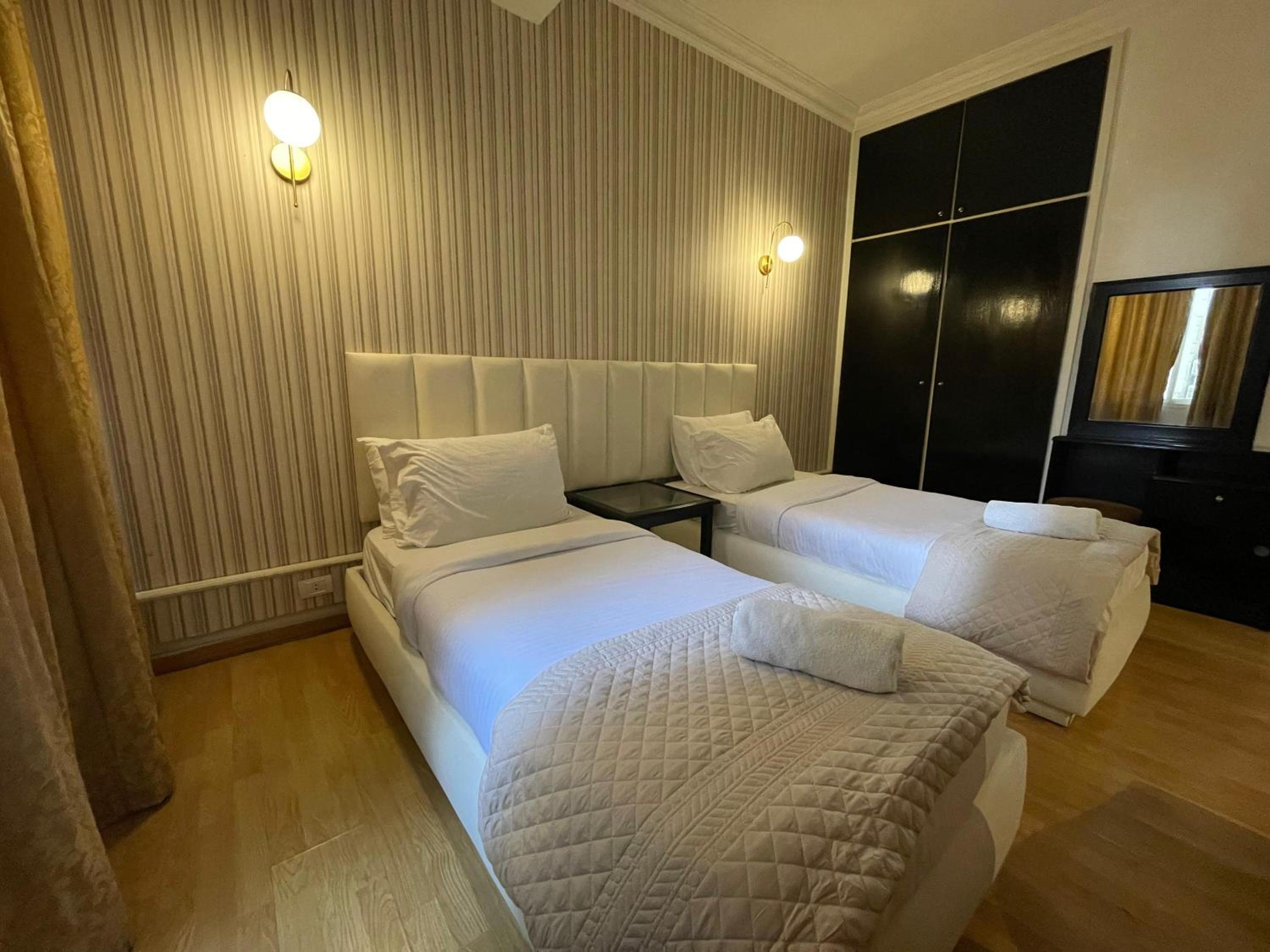 Deluxe Studio