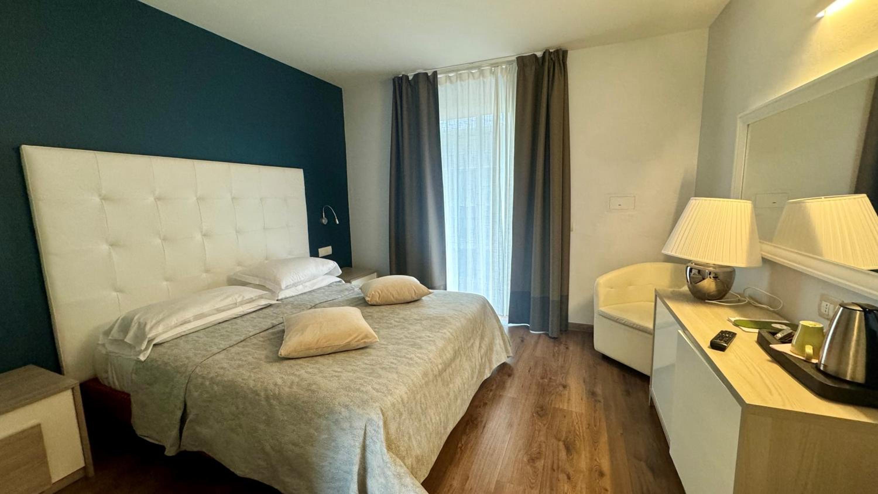 Comfort Double Room with Balcony and Pool View - Photo 5