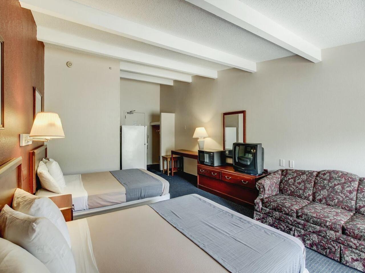Double Room with Two Double Beds - Non-Smoking photo 3