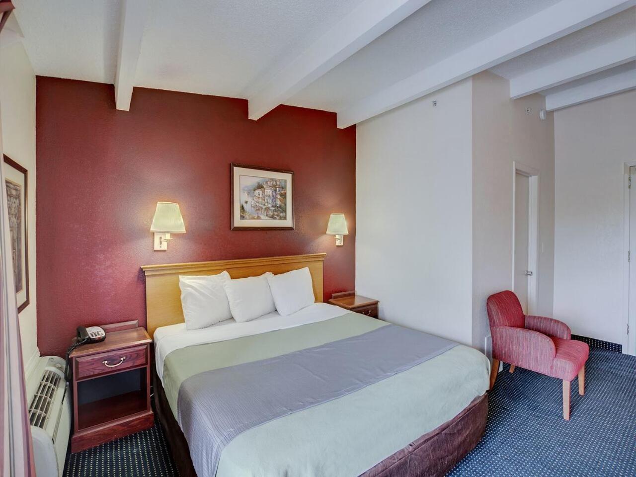 King Room - Non-Smoking photo 1